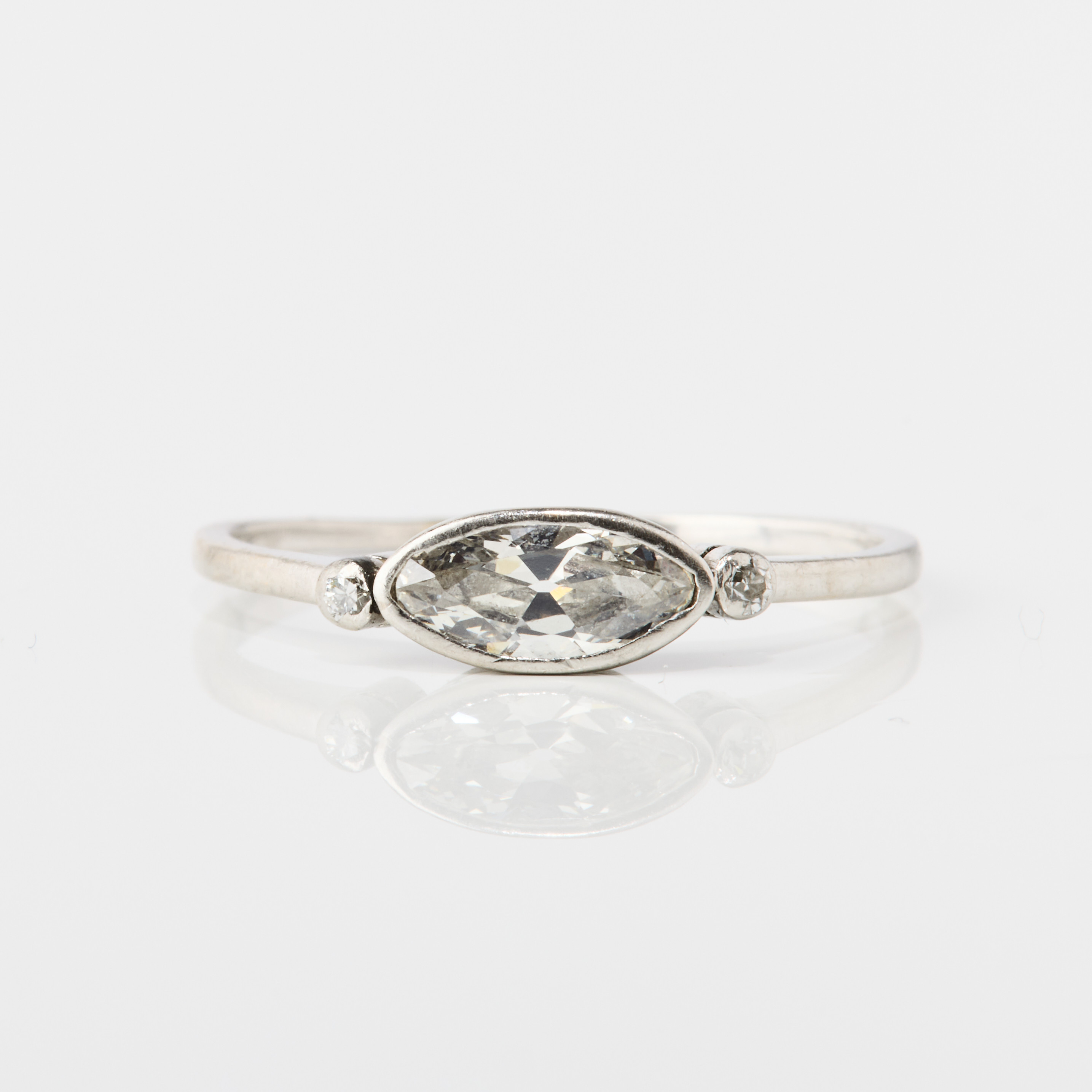 RING, platina med diamanter, 1920/30-tal.