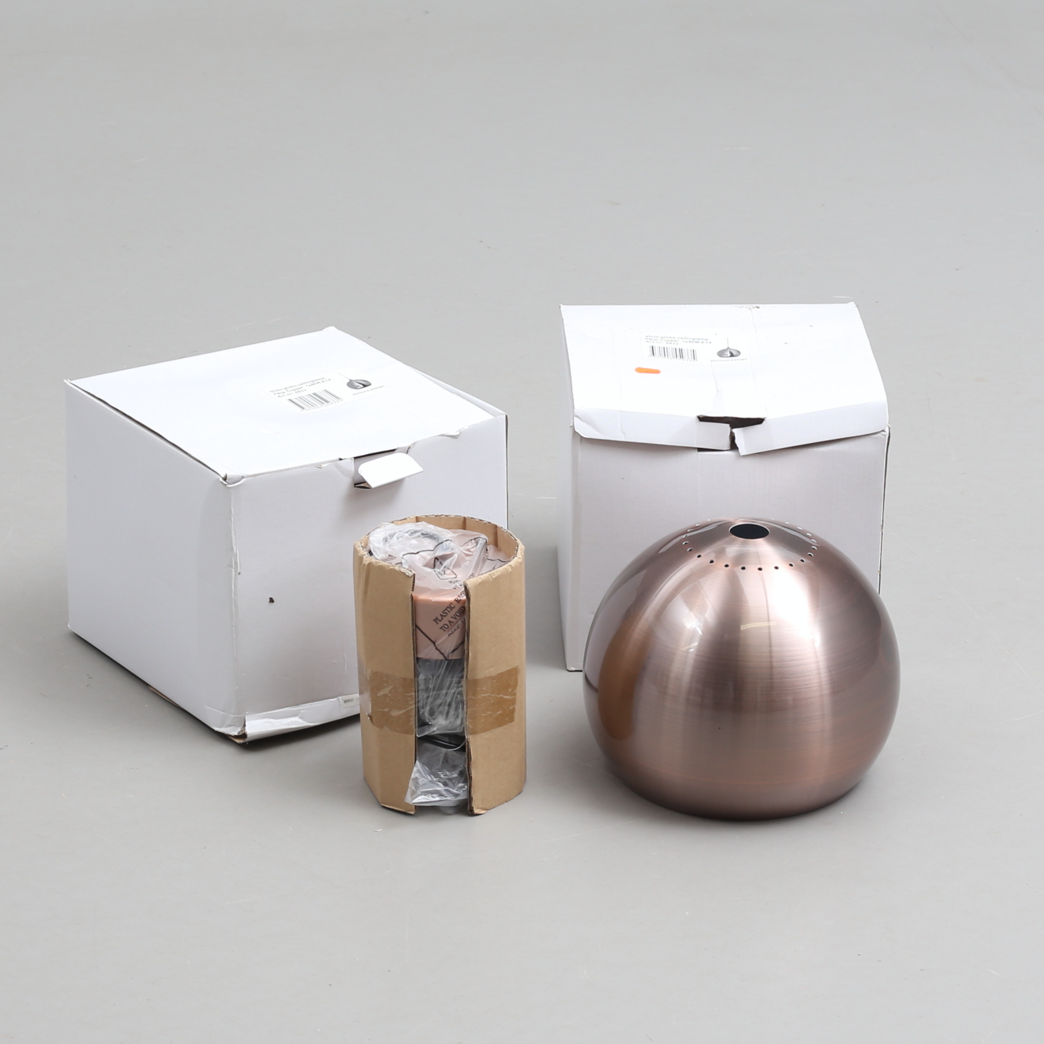 TAKLAMPOR, 2 st, kopparfärgade, Ventura design, samtida.