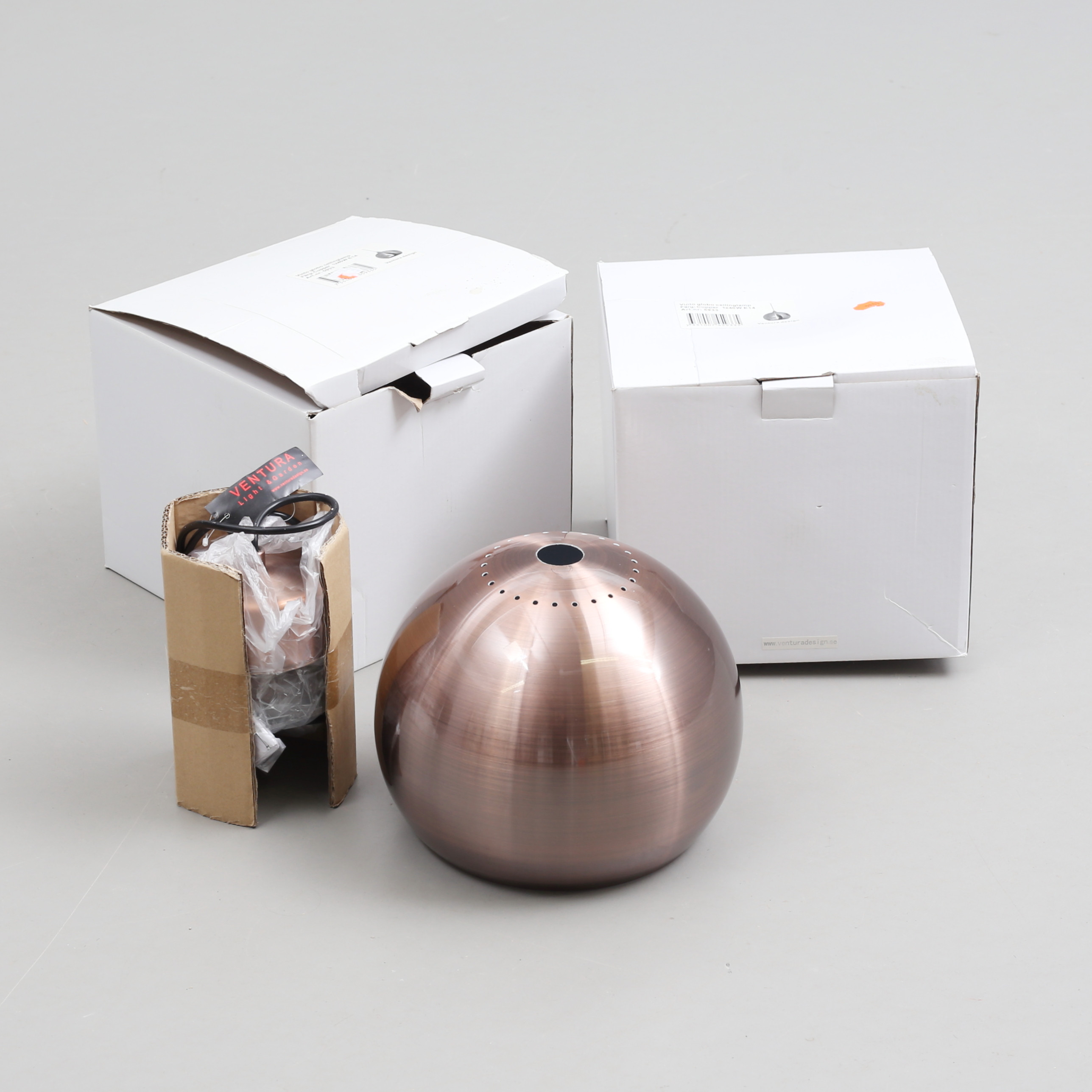 TAKLAMPOR, 2 st, kopparfärgade, Ventura design, samtida.