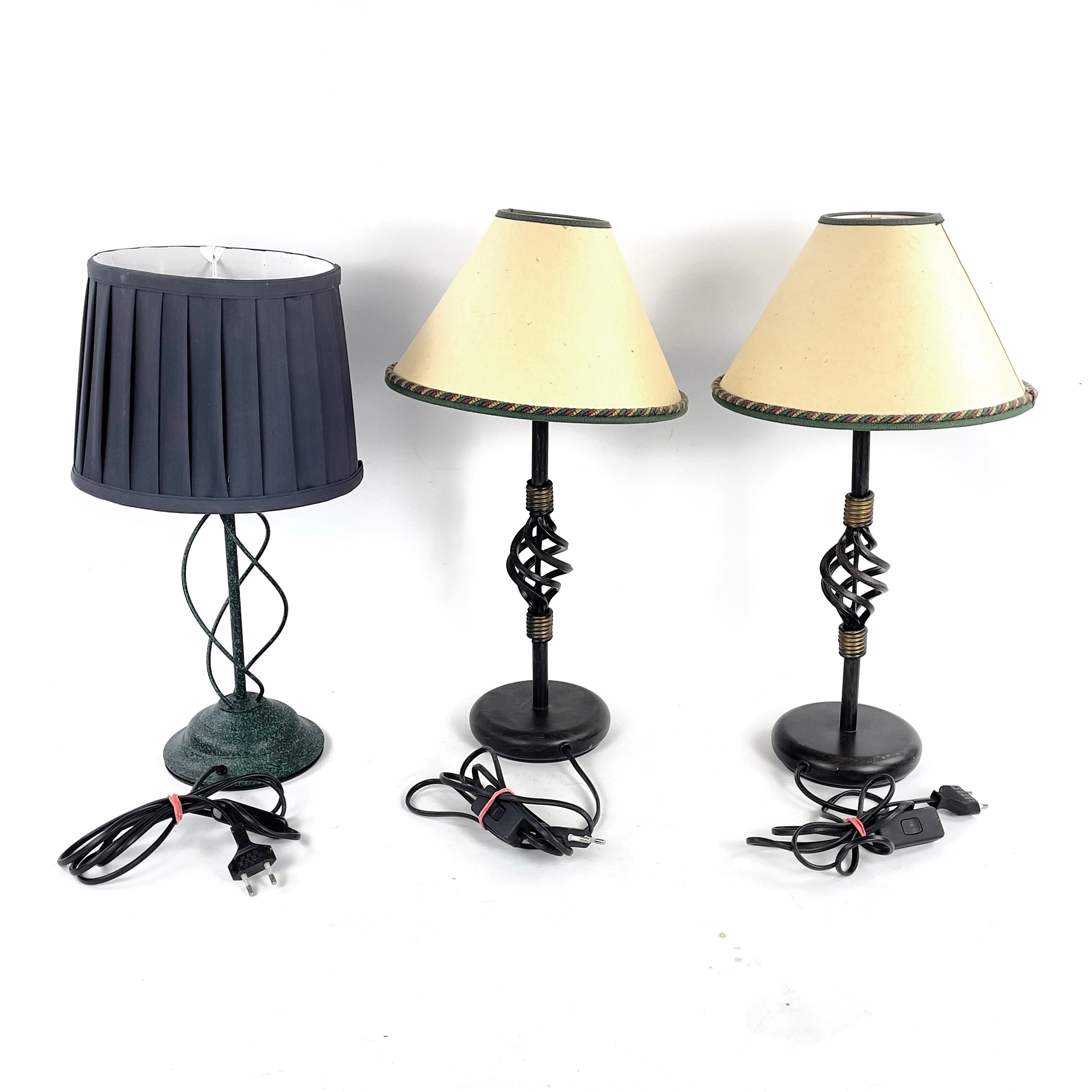 BORDSLAMPOR, 3 st. Metall, bl.a. Lamp Gustaf AB, 1900-talets senare del.