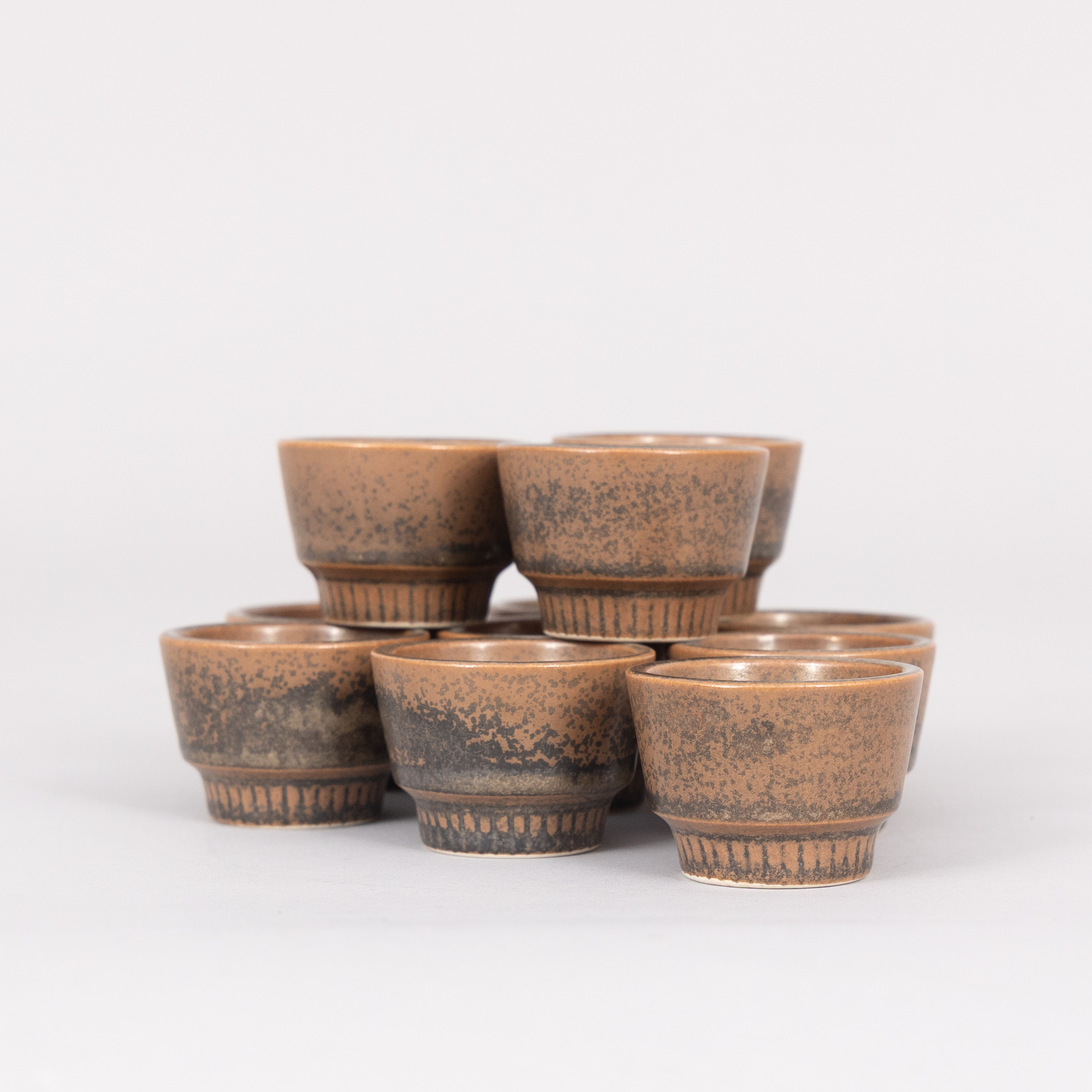 ÄGGKOPPAR, 11 st, glaserat stengods, möjligtvis Arabia.