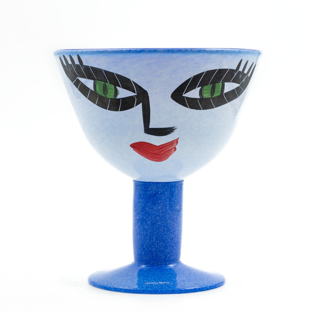 ULRICA HYDMAN-VALLIEN. Kosta Boda , Skål på fot, "Open minds" , Glas, Signerad.