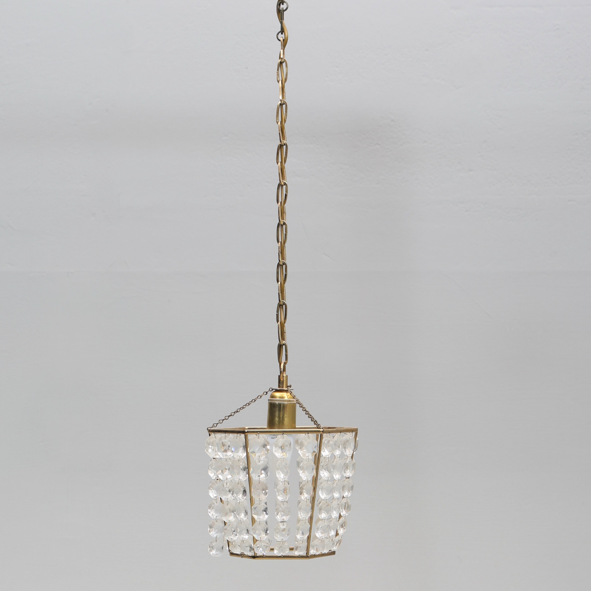 TAKLAMPA MED PRISMOR. 1900-tal.