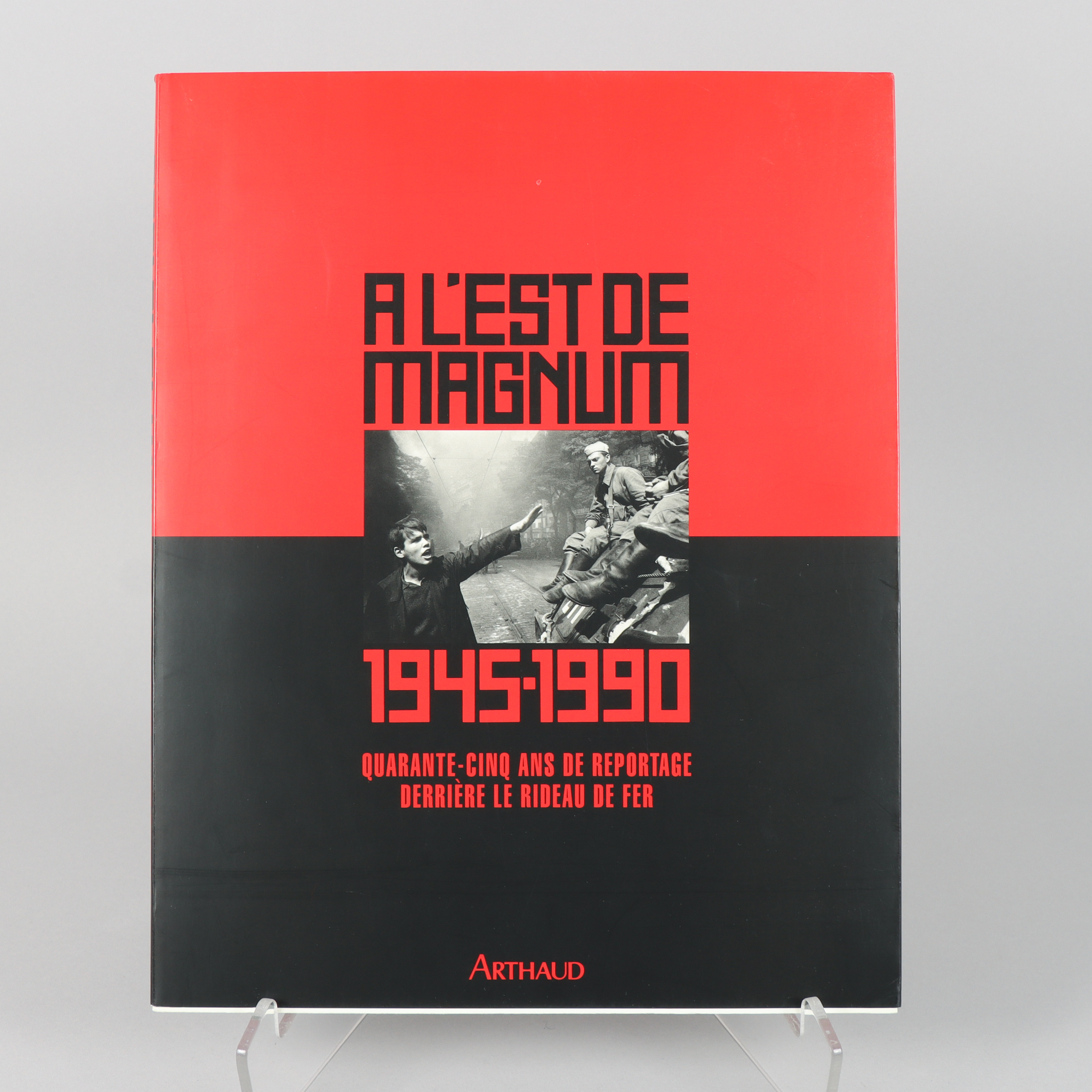 FOTOBOK "A l`est de Magnum 1945-1990. Quarante-cinq ans de reportage derrière le rideau de fer.".