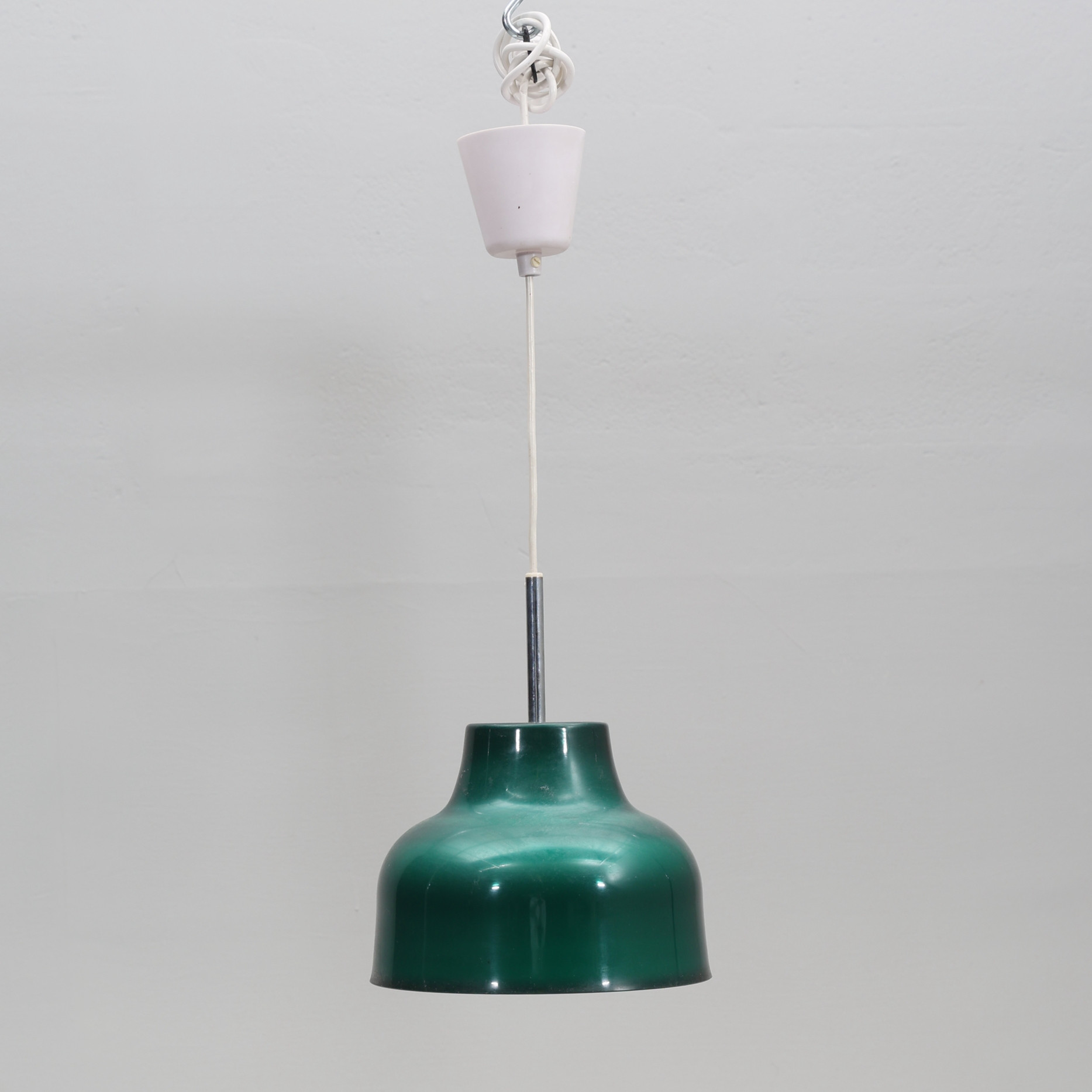 TAKLAMPA. Plast och metall, 1970-tal.