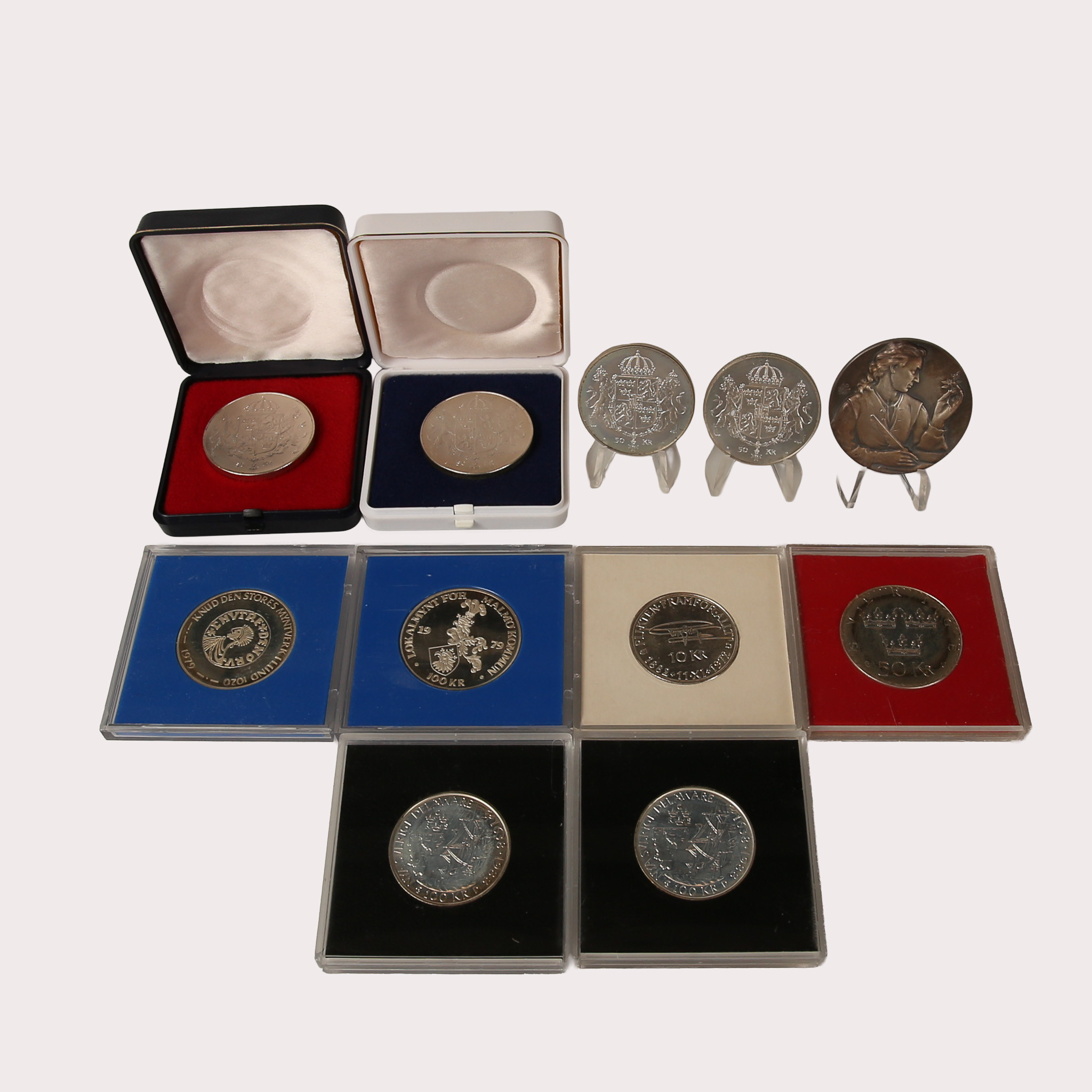 SILVERMYNT, silver 83, 92,5 % Gustaf VI Adolf - Carl XVI Gustaf, samt CARL von LINNE, minnesmedalj. Finvikt 247,37 gram.