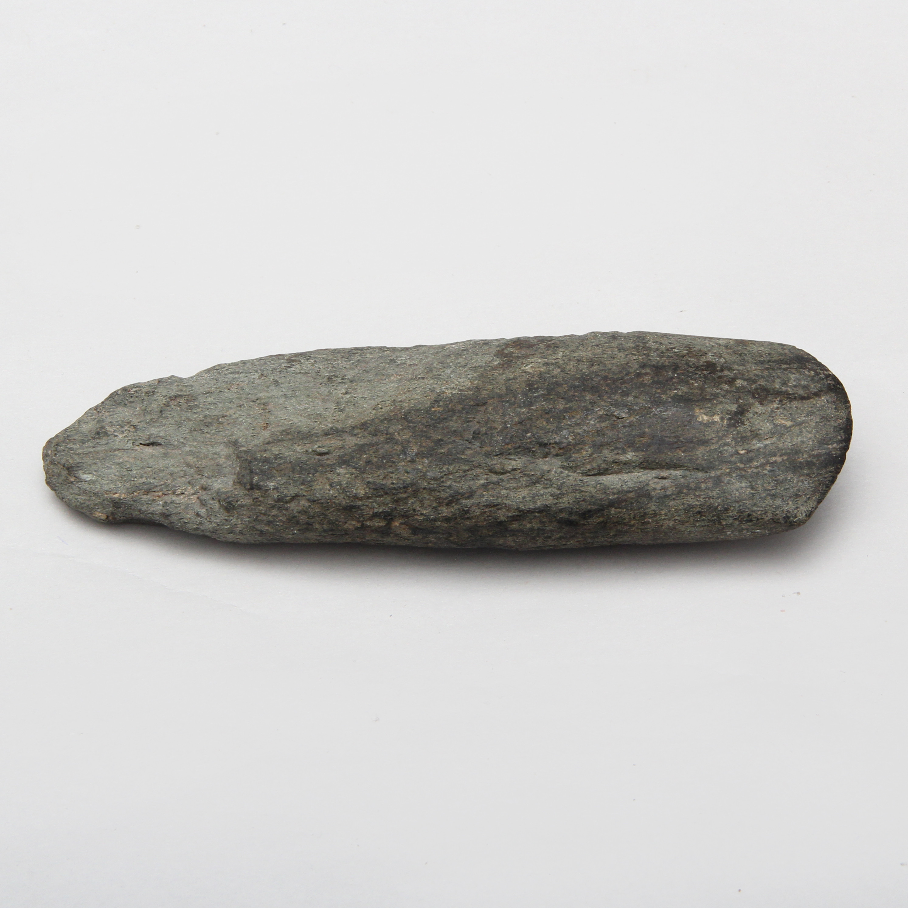 TRINDYXA, av bergart, med slipad egg.