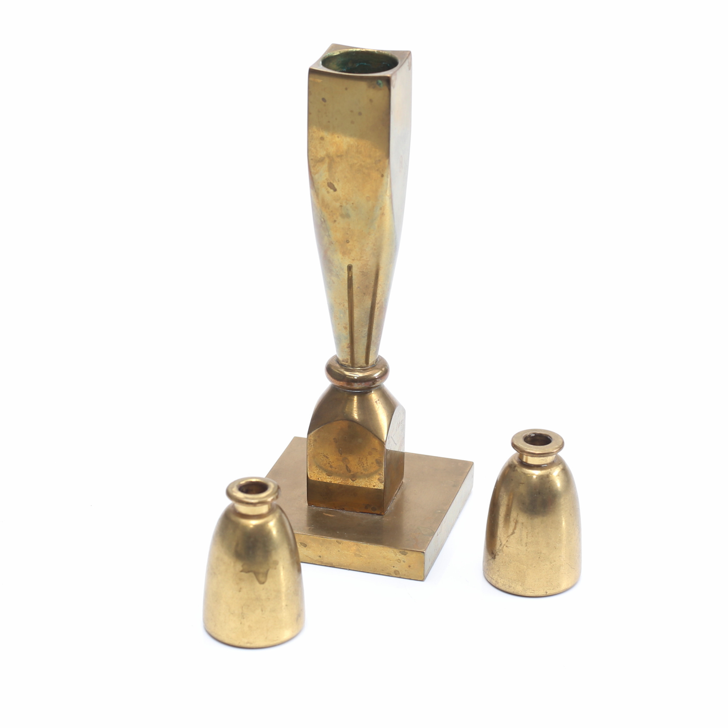HANS-AGNE JAKOBSSON. Ljusstakar, 1 par, mässing, L-98, Markaryd samt 1 ljusstake Gusum.