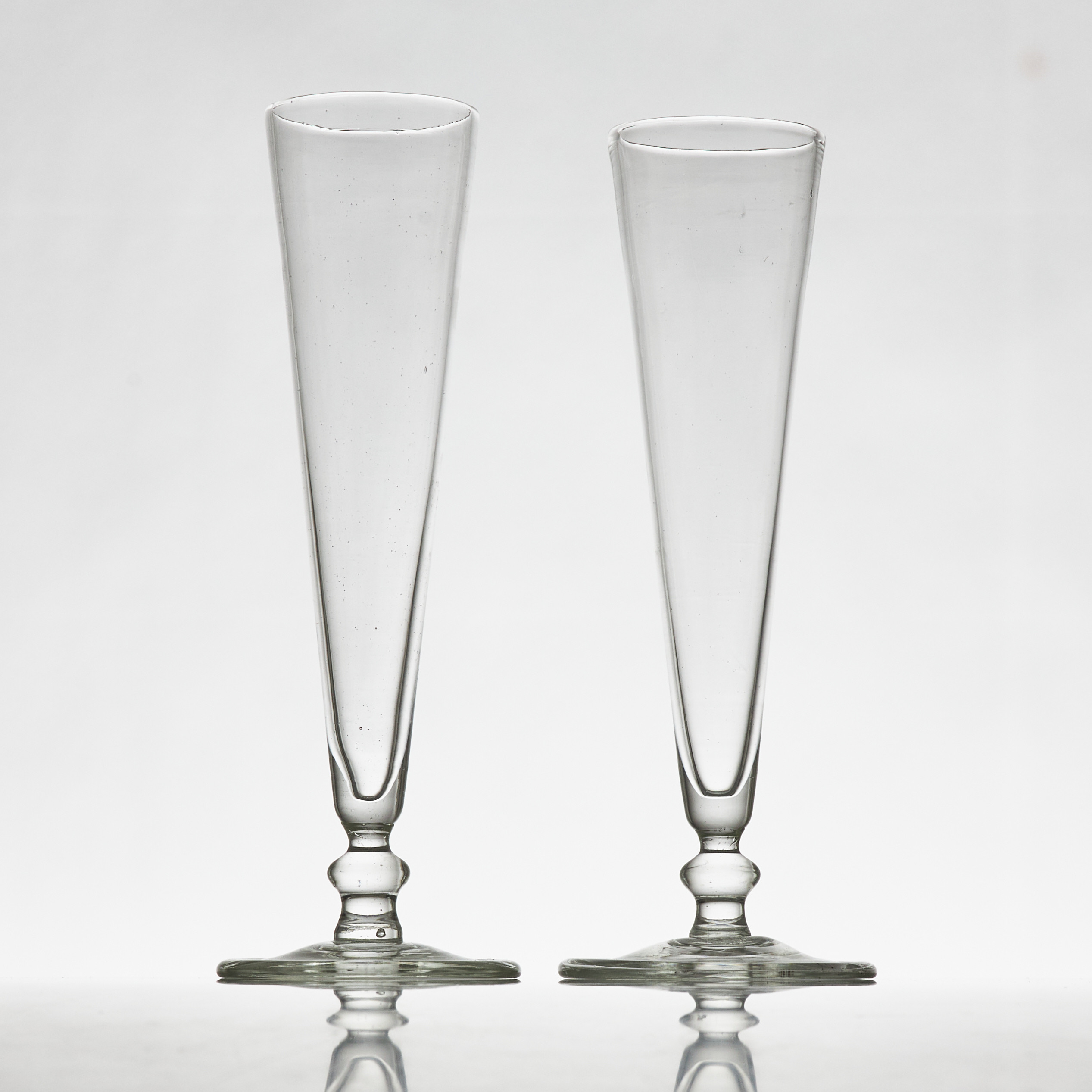 FLÖJTGLAS FÖR CHAMPAGNE, 12 st, samtida, tillverkat efter modell från Holland på 1600-talet.