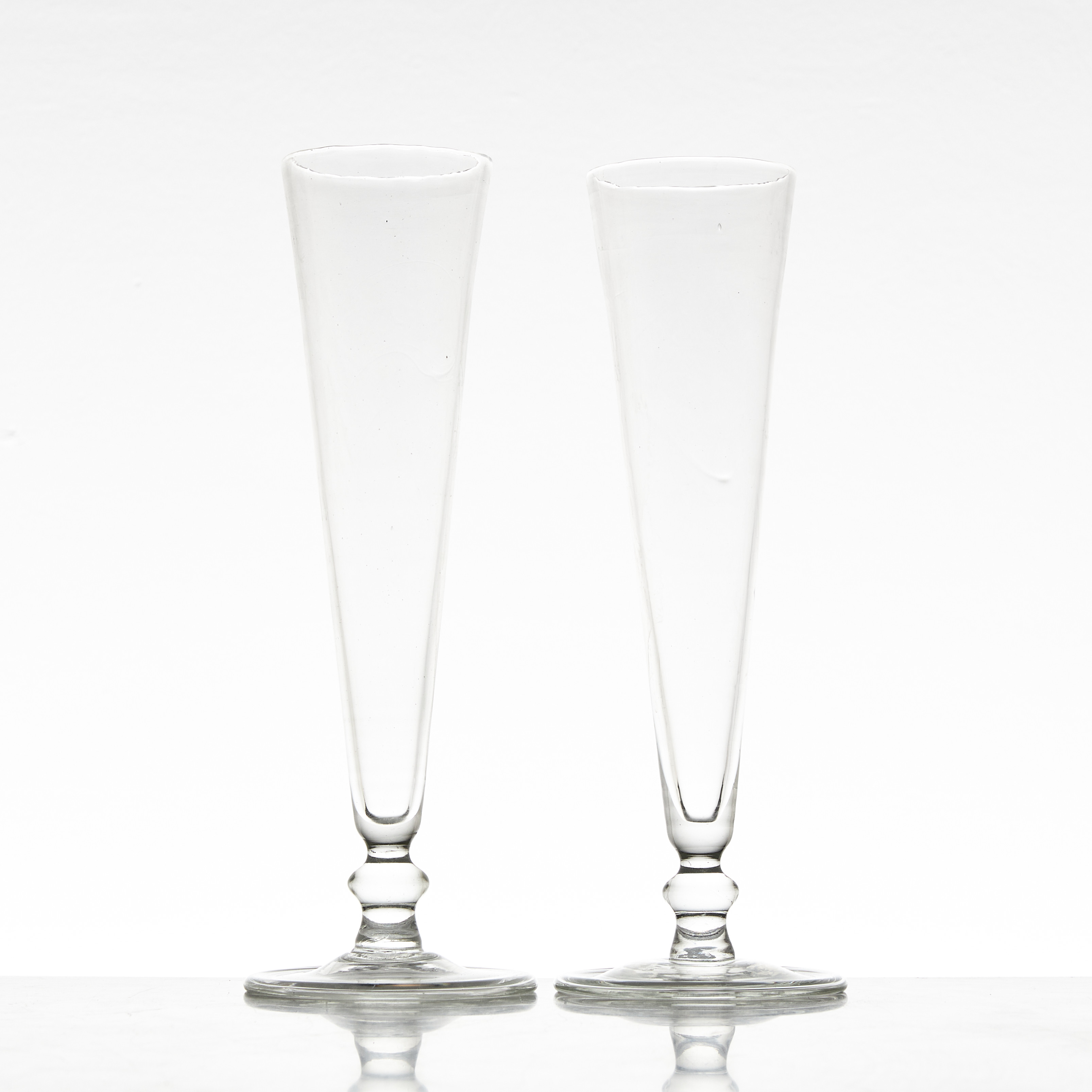 FLÖJTGLAS FÖR CHAMPAGNE, 12 st, samtida, tillverkat efter modell från Holland på 1600-talet.