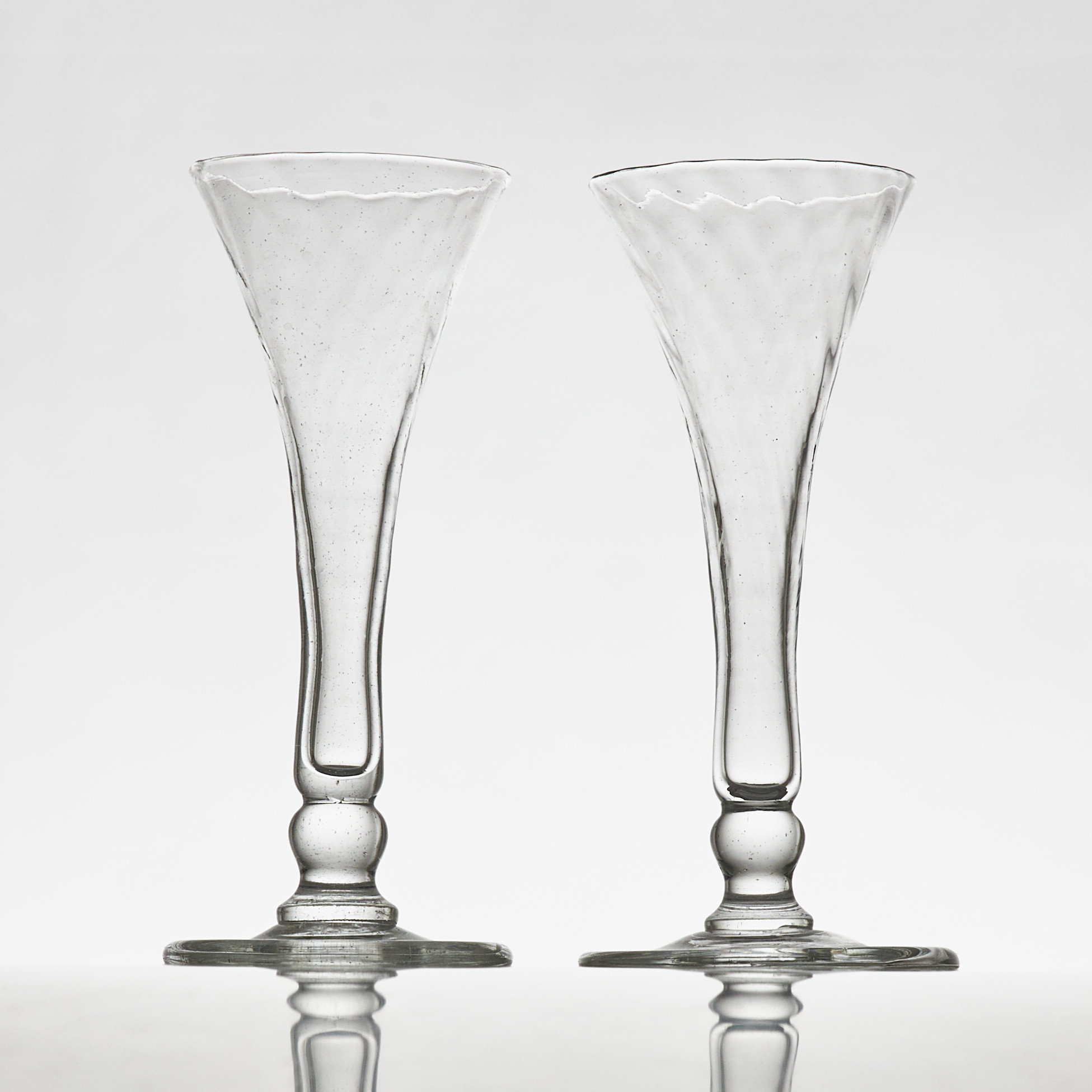 CHAMPAGNEGLAS, 12 st, "Linné", samtida, tillverkat efter modell från Sverige på 1700-talet.