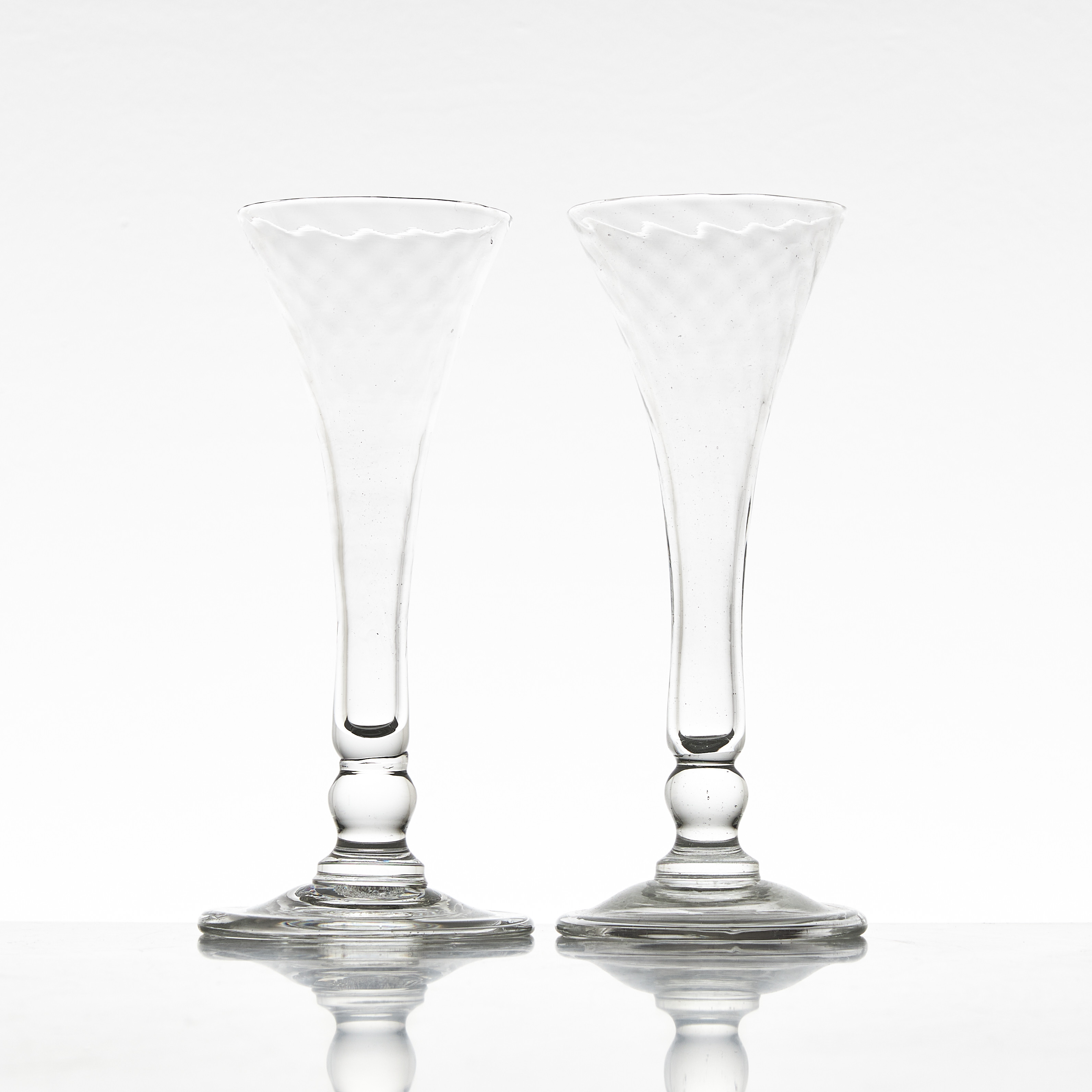 CHAMPAGNEGLAS, 12 st, "Linné", samtida, tillverkat efter modell från Sverige på 1700-talet.