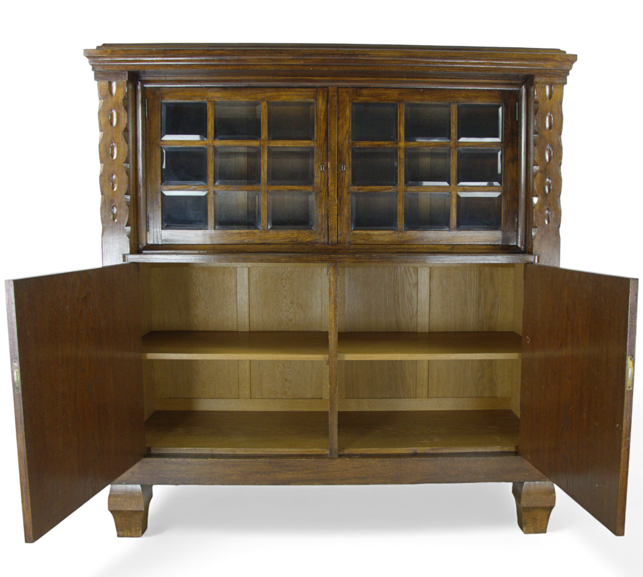 VITRINSKÅP, jugend, bonad ek, fasettslipat glas, smidesbeslag, tidigt 1900-tal.