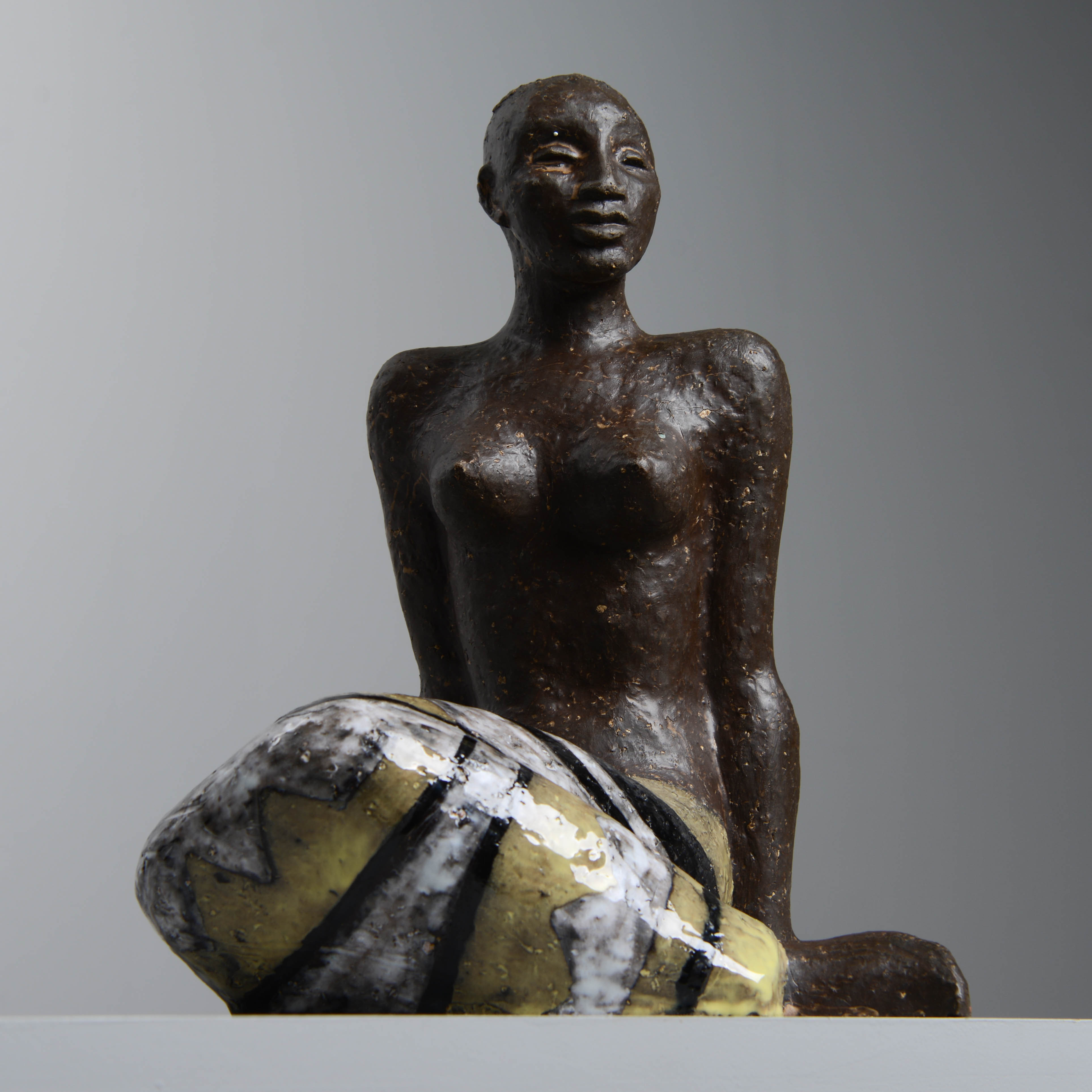 VICKE LINDSTRAND. Sittande kvinna, modell 81, Upsala-Ekeby, 1947-48.