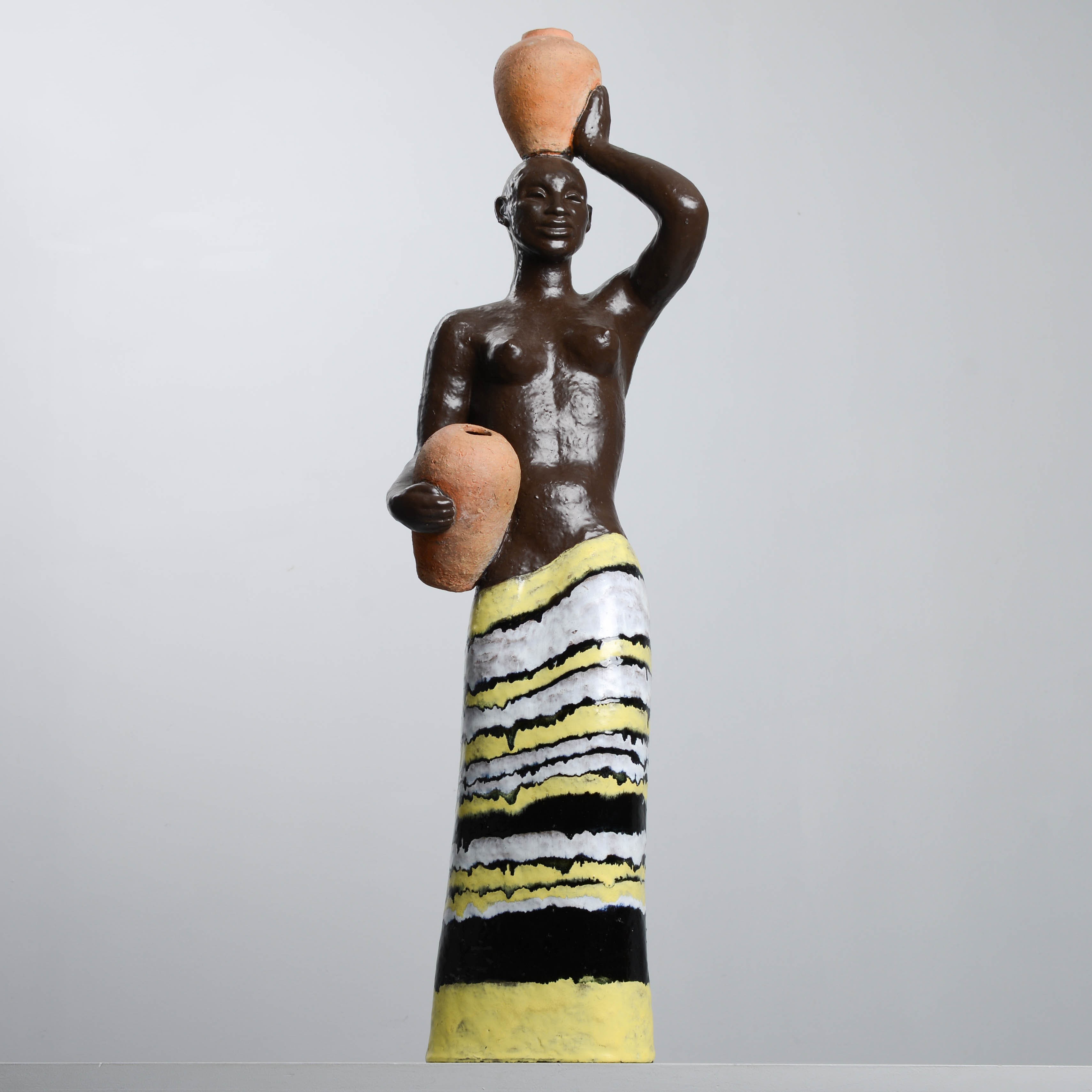 VICKE LINDSTRAND. Stående kvinna, modell 80, Upsala-Ekeby, 1947-48.