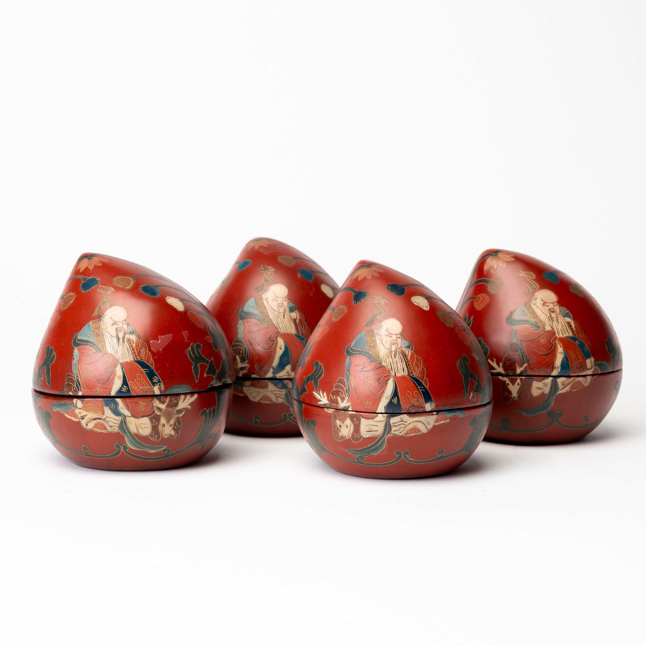 BURKAR, 4 st, i form av periskor, lackarbeten, Kina, 1900-talets första hälft.