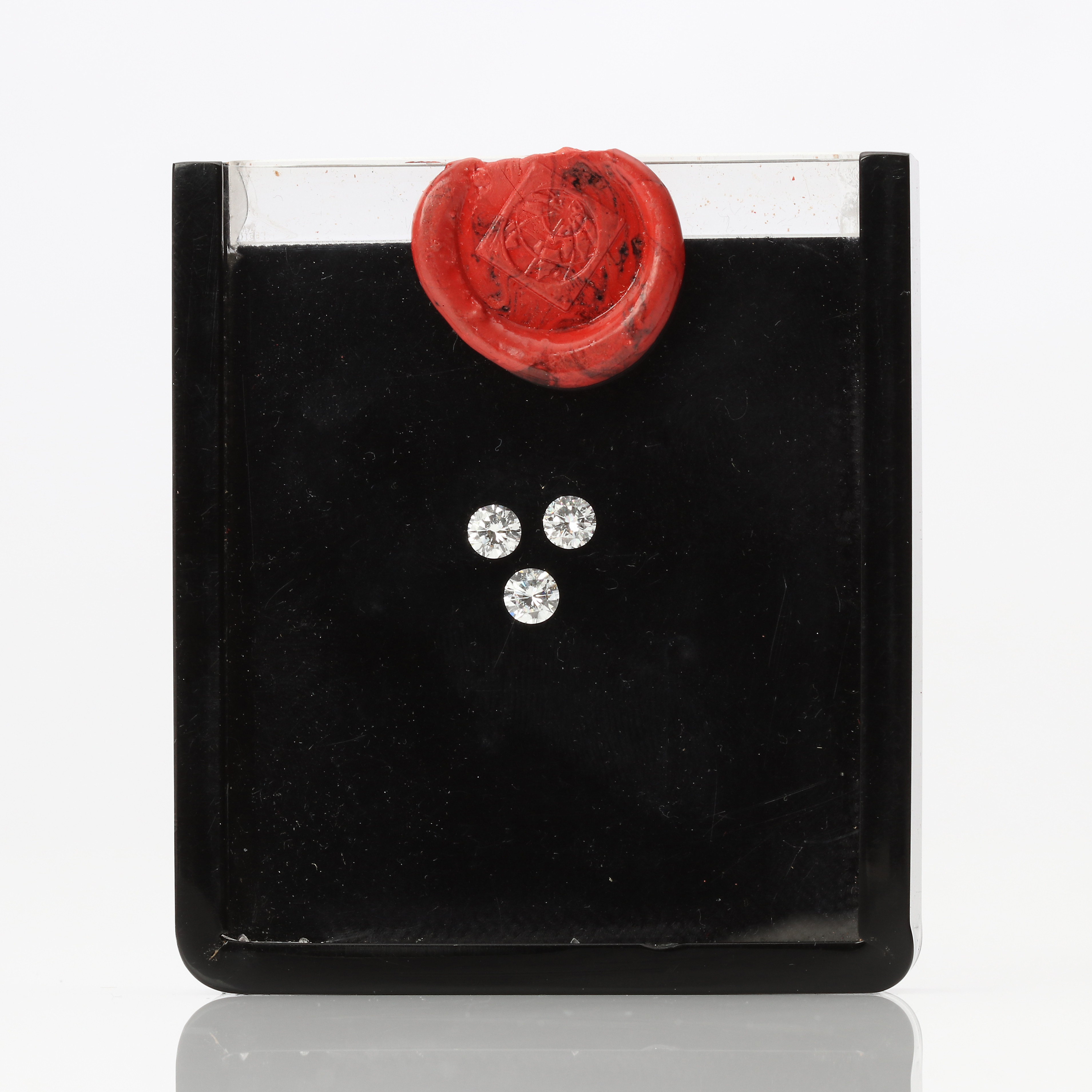 DIAMANTER, TRE ST, OINFATTADE. Tre stycken briljantslipade naturliga diamanter, totalt 1,64 ct.