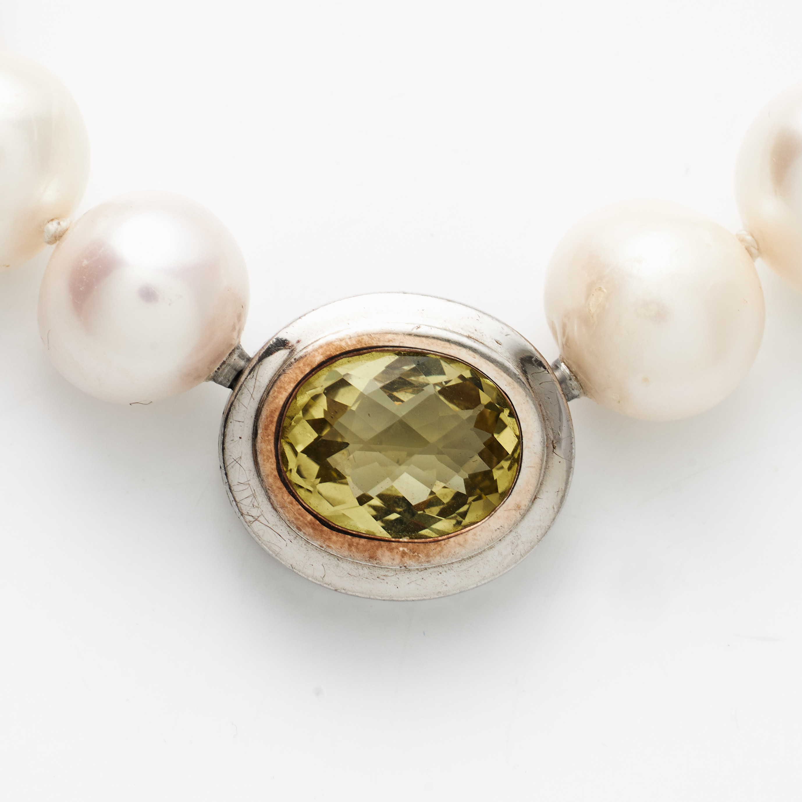 PÄRLCOLLIER, odlade sötvattenpärlor med lås i silver med en citrin, Gunilla Lantz.