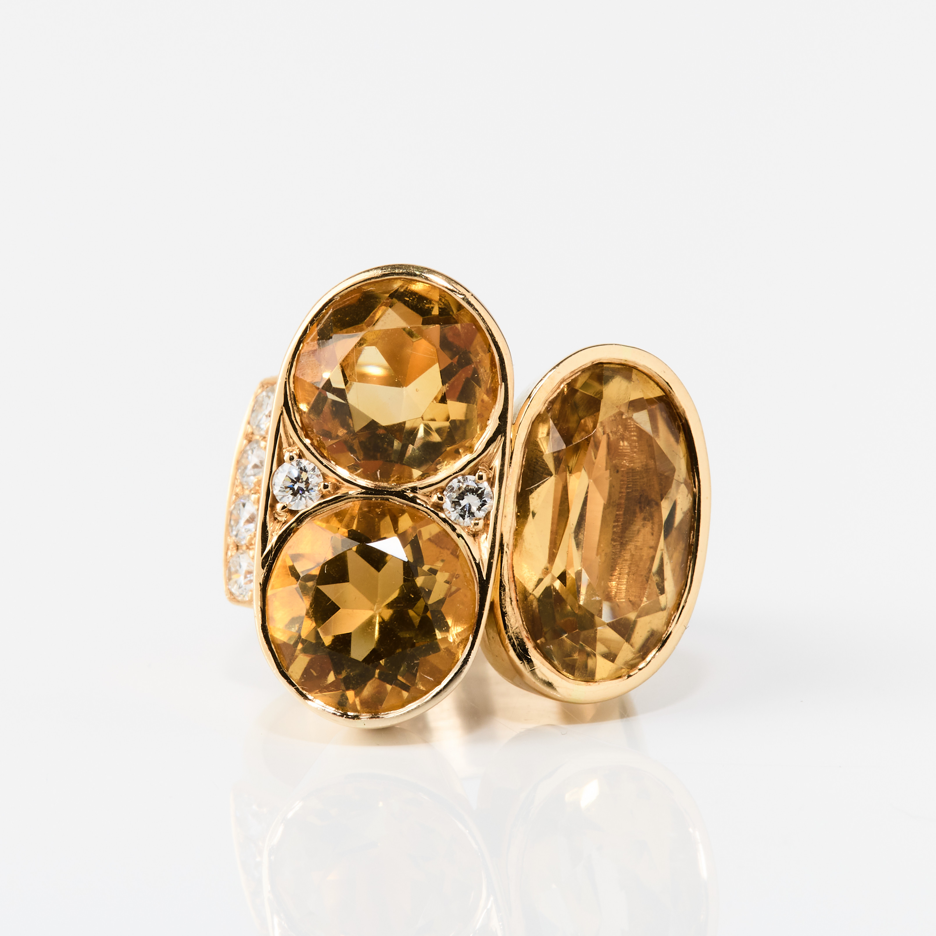 RING, 18K guld med citriner och diamanter, Gunilla Lantz, Stockholm 2013.