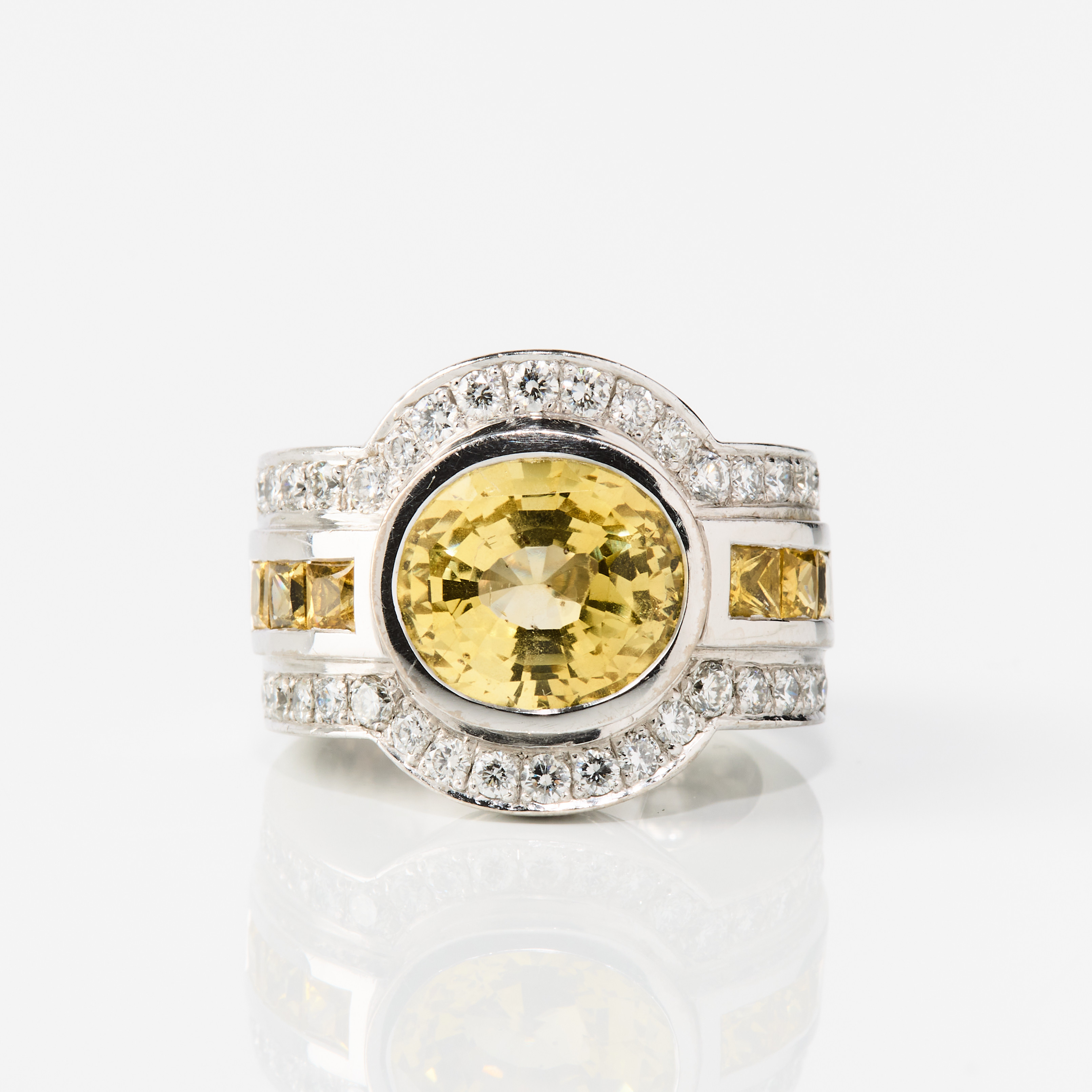 RING, 18K vitguld med gula safirer och diamanter, Norrtälje 2003.