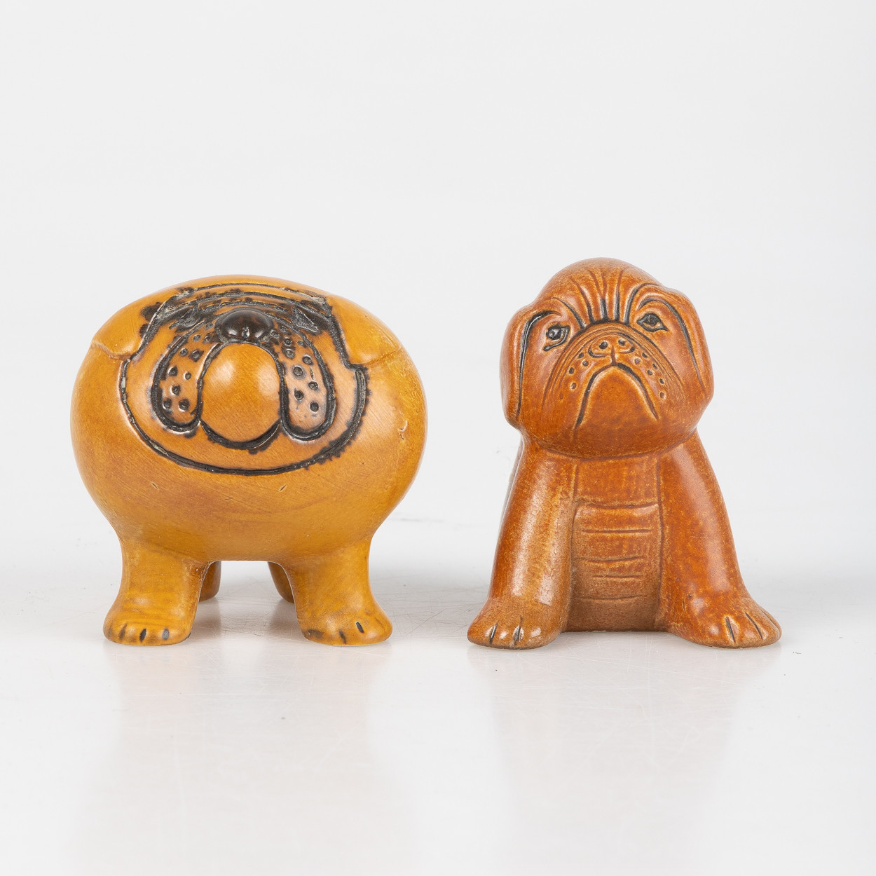 LISA LARSON. "Bulldog mini" & "Boxer", ur serien Kennel, glaserat stengods, Gustavsberg.