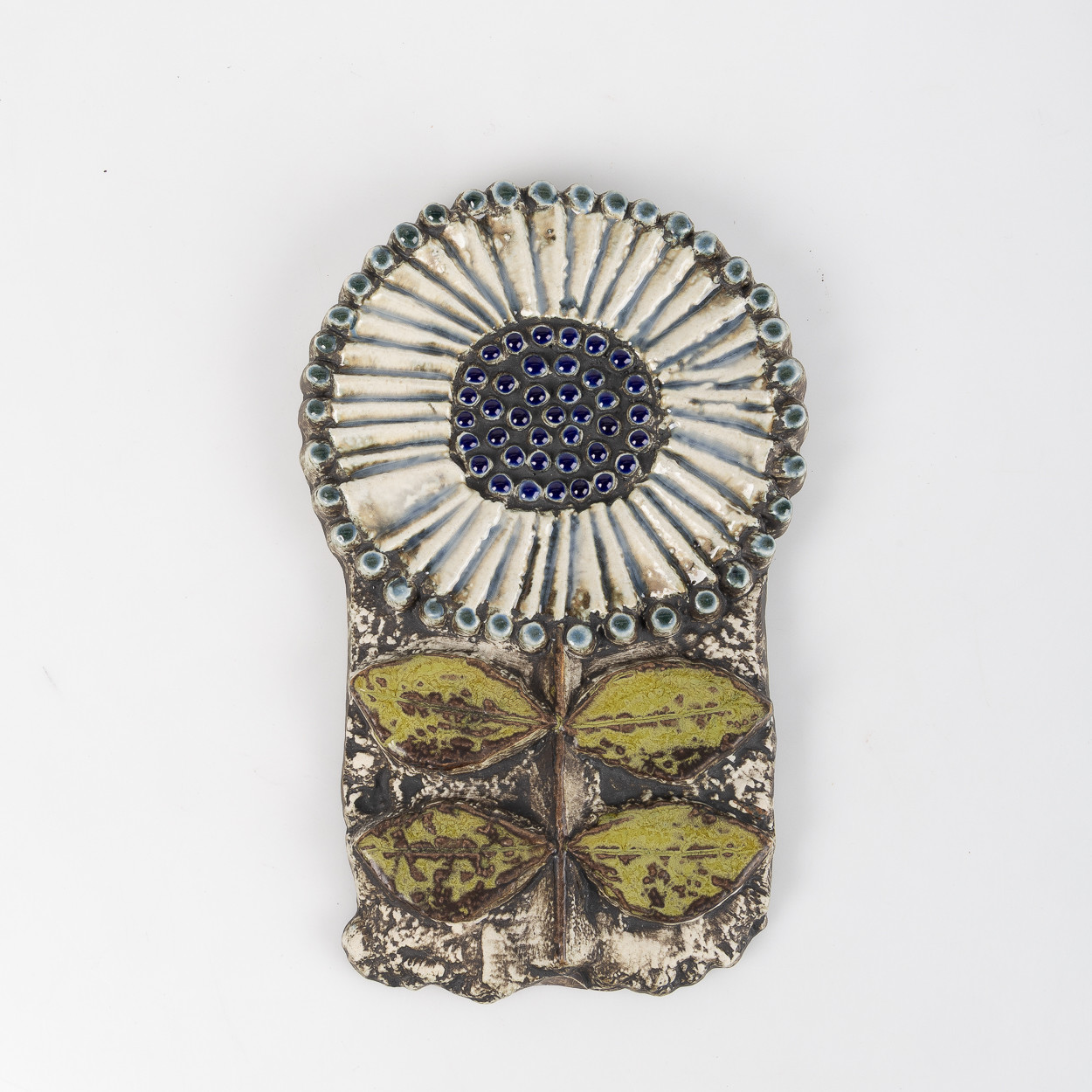 LISA LARSON. "Solros", väggrelief, ur serien Väggplattor, Gustavsberg, stengods.