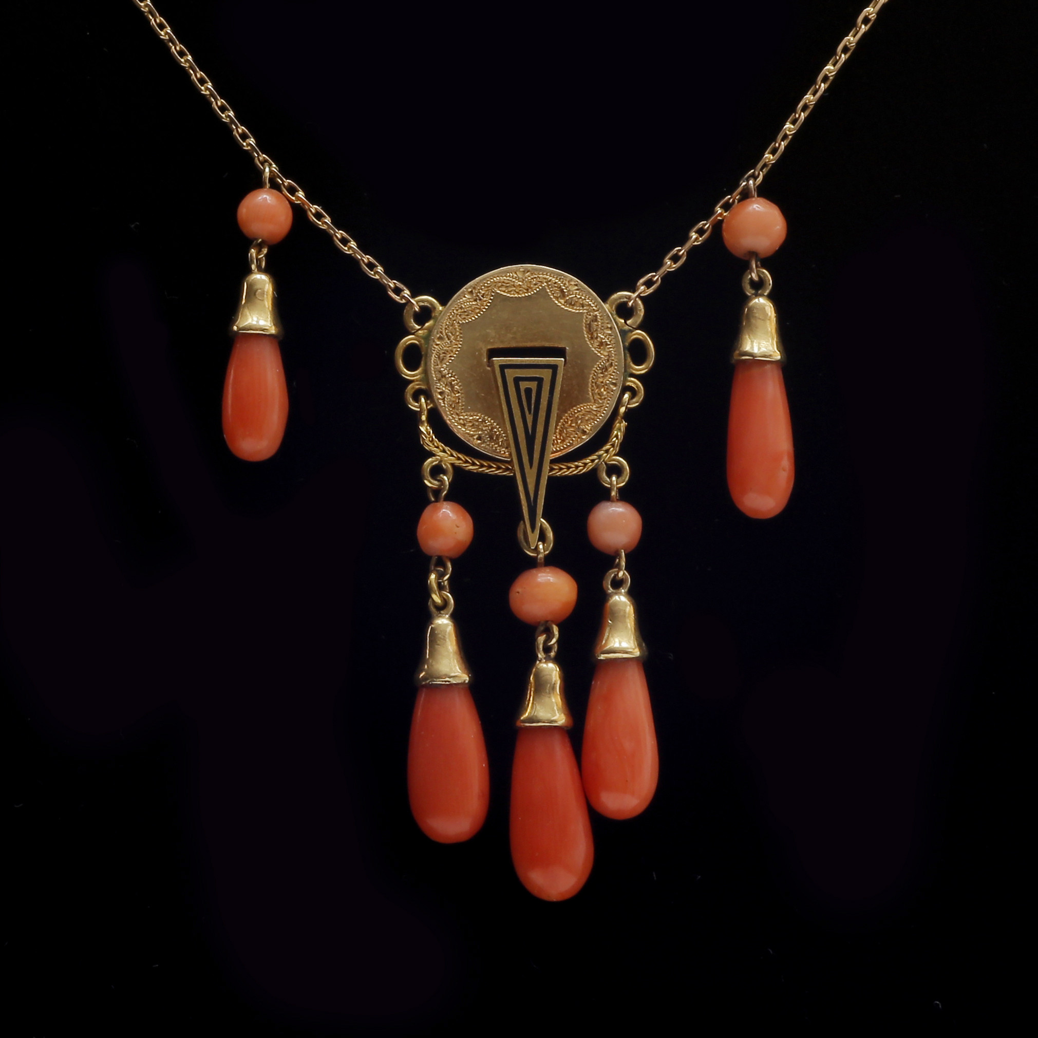 COLLIER MED KORALLDROPPAR, 18K GULD.