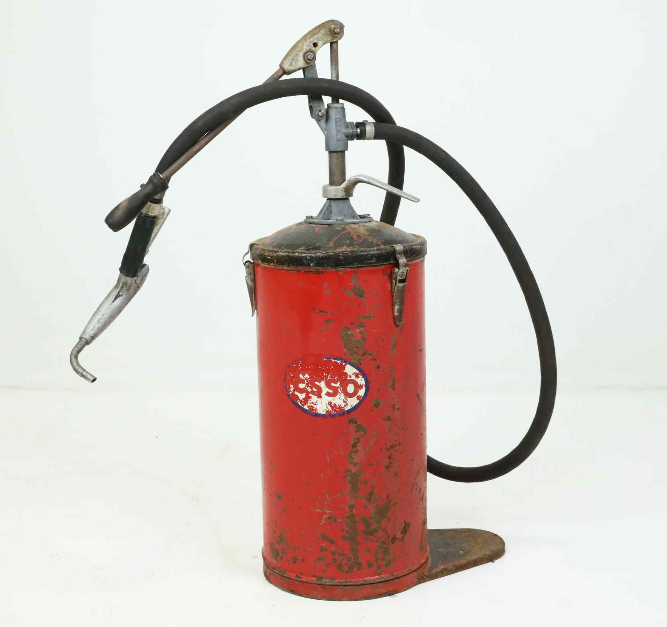 OLJEPUMP, märkt ESSO, Ljungmans, 1900-talets mitt.