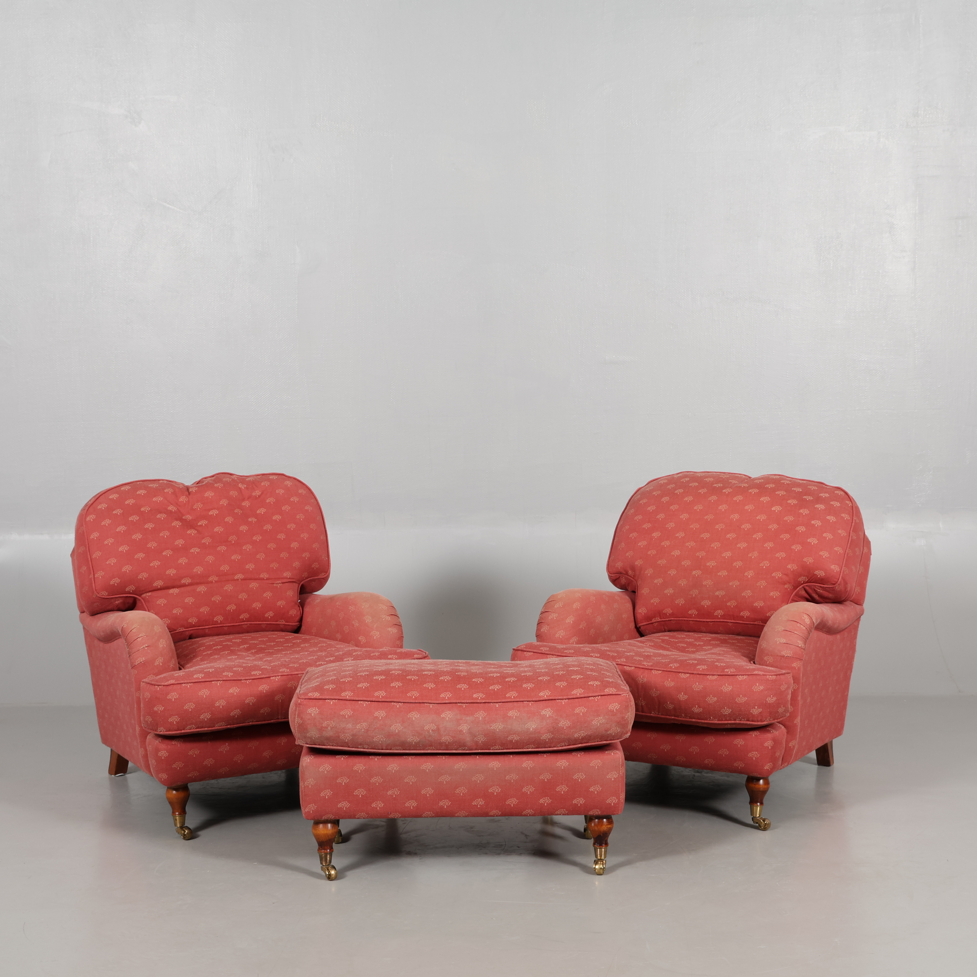 FÅTÖLJER 1 par med fotpall Mulberry.