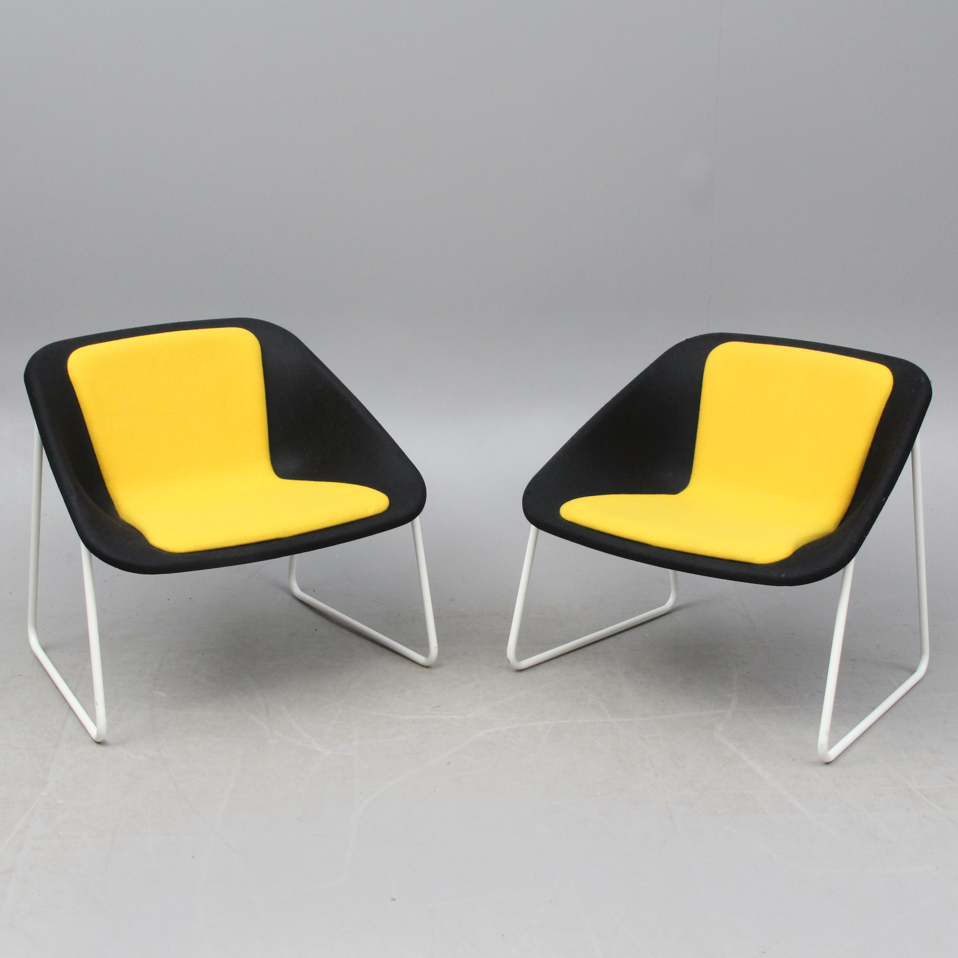 MIKKO LAAKKONEN. FÅTÖLJER, 2 st "Kola Lounge".