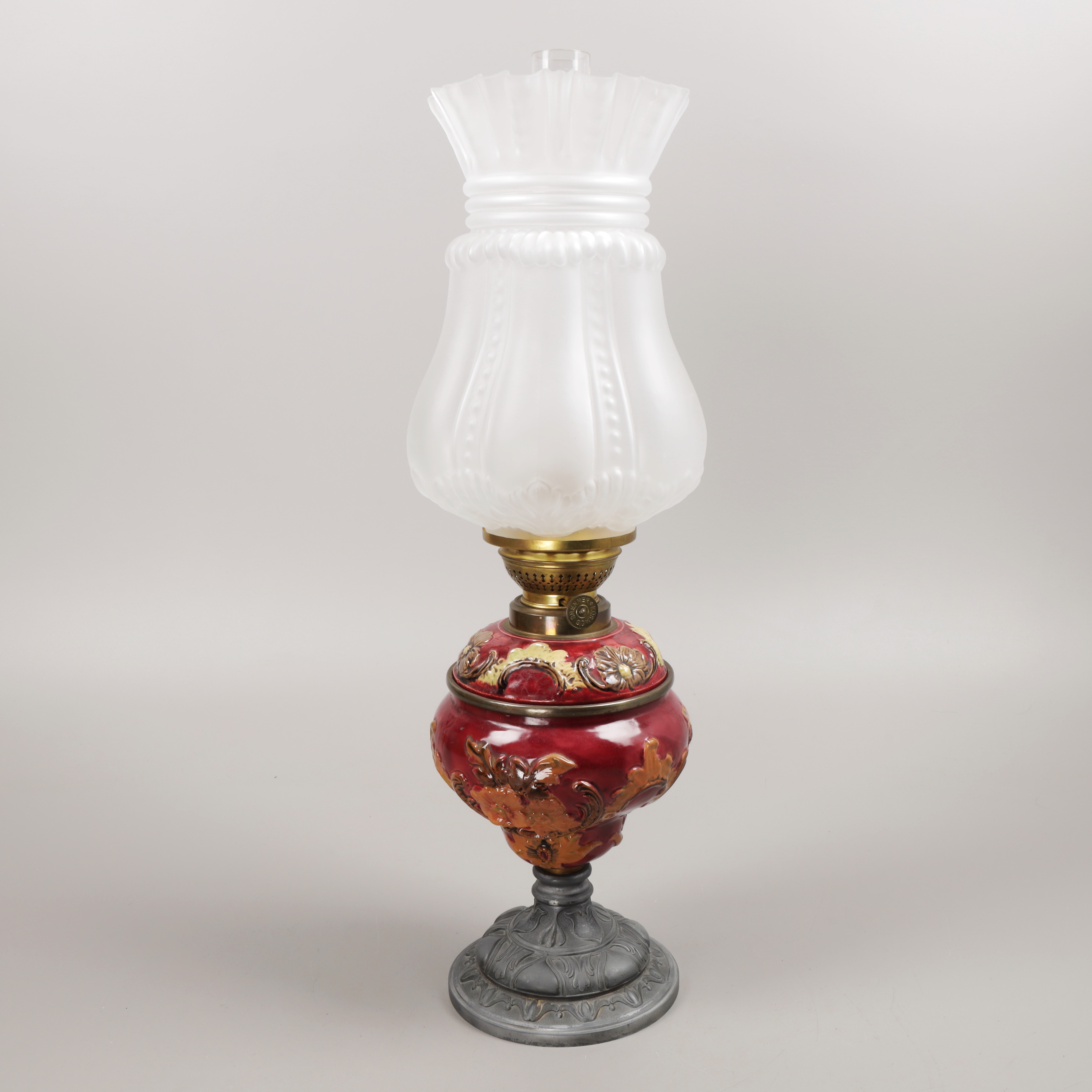 BORDSFOTOGENLAMPA, majolika, 1900-talets första hälft.