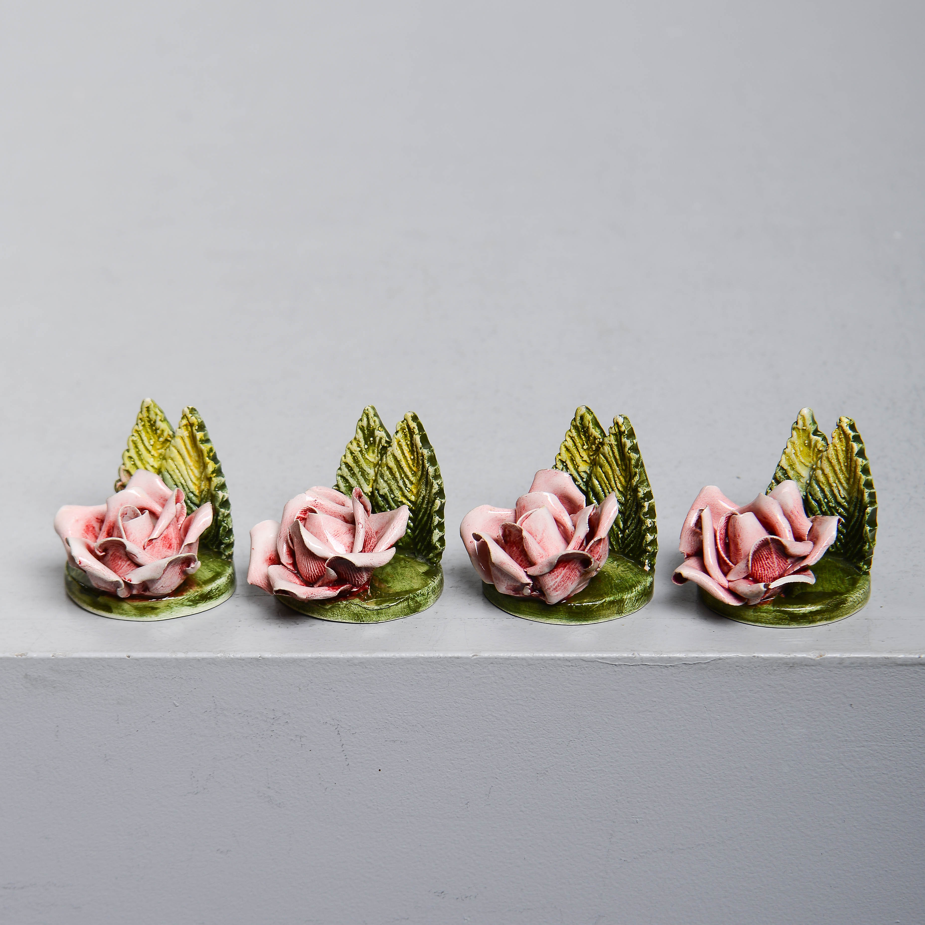 PLACERINGSKORTSHÅLLARE, 4 st, porslin.