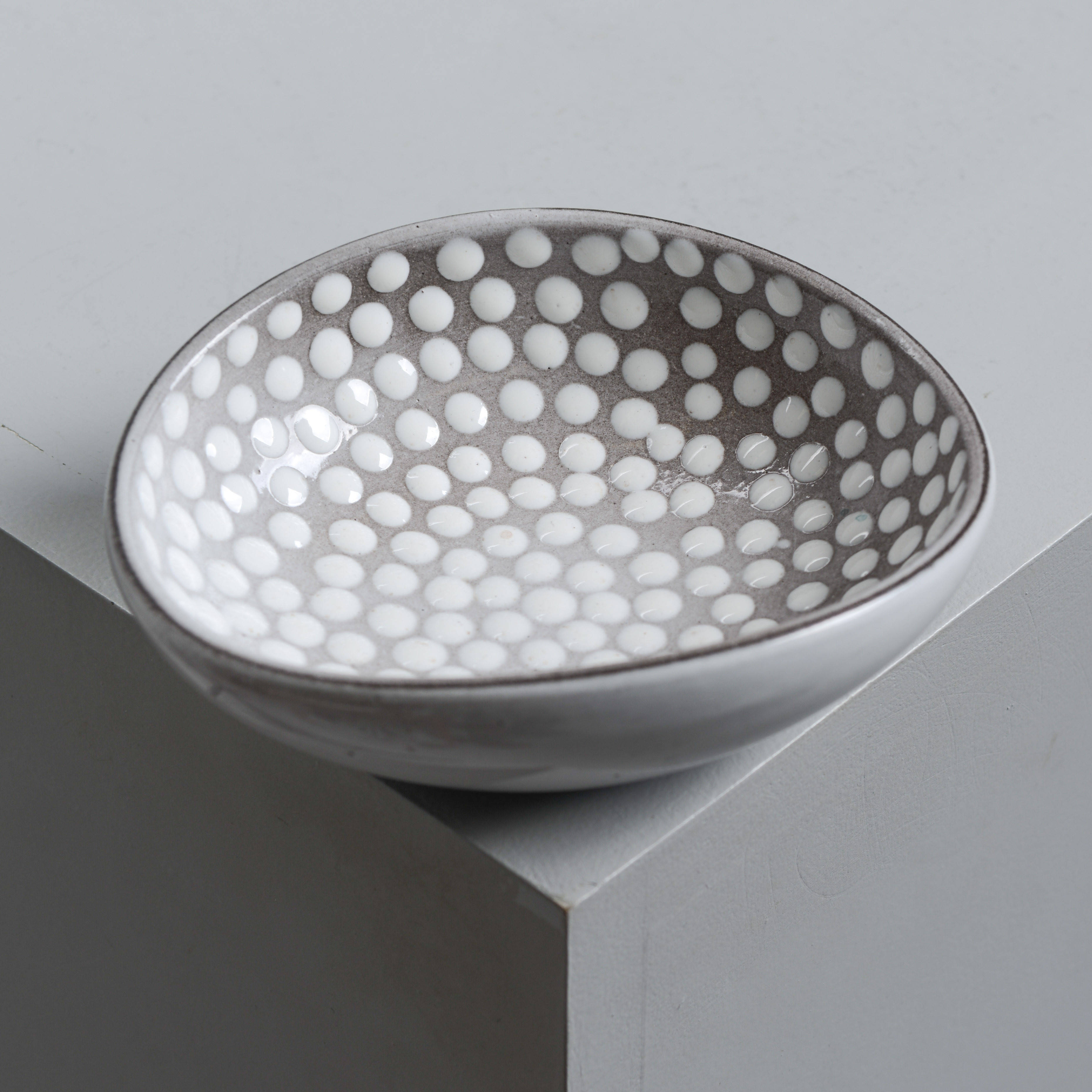 INGRID ATTERBERG. "Västkust", skål, modell 2032, Upsala-Ekeby, 1943-56.