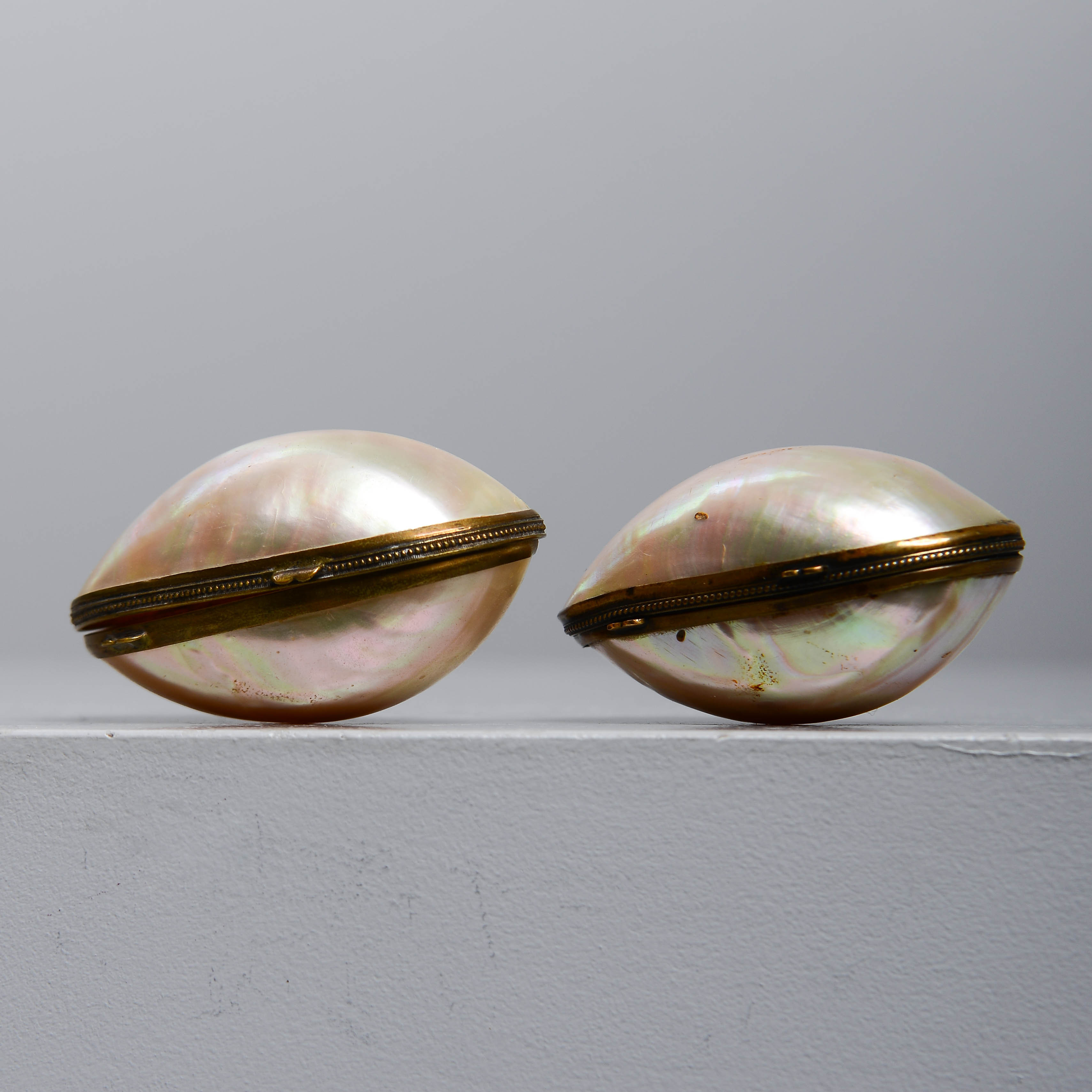 ASKAR, 2 st, pärlemor, troligtvis 1800-talets andra del.