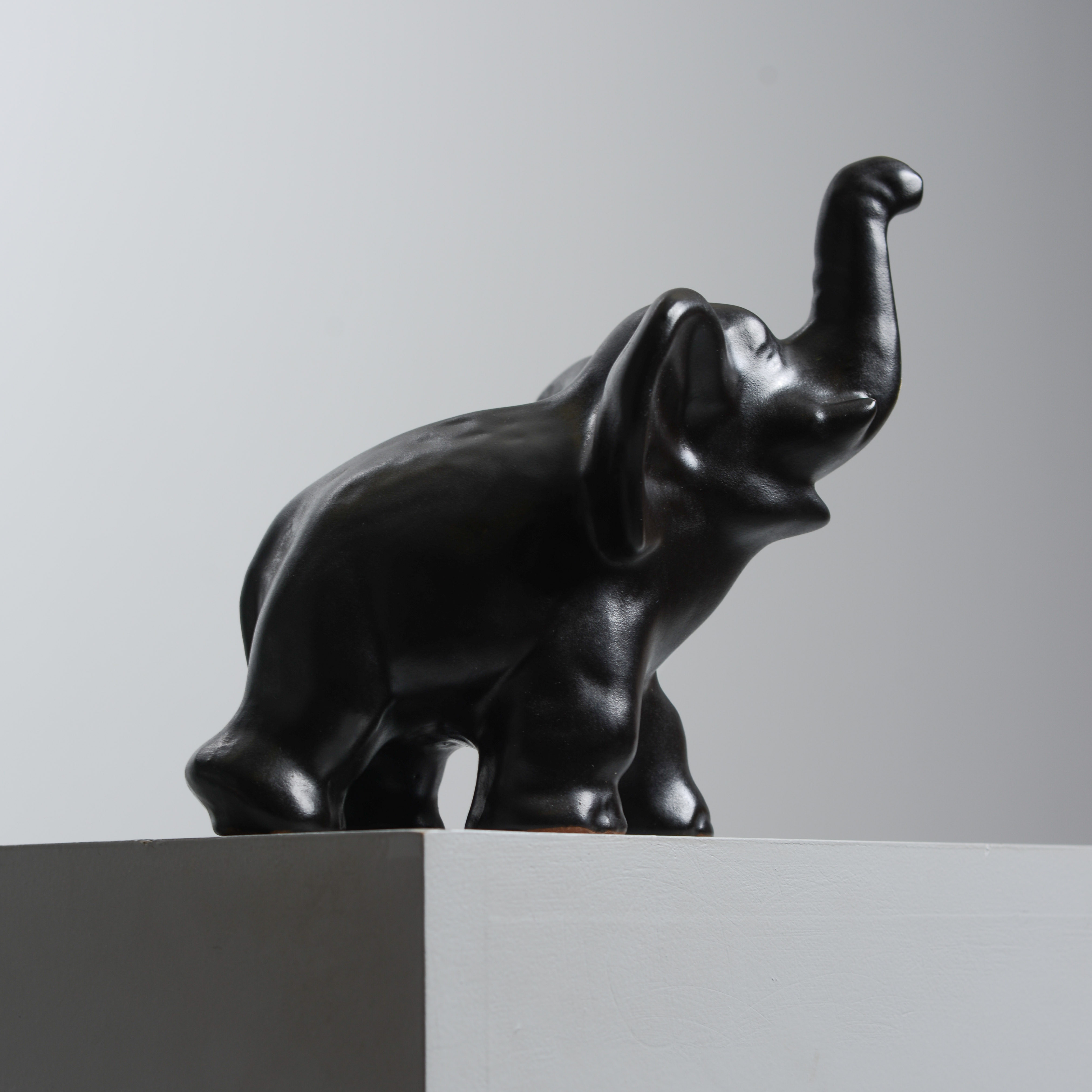 VICKE LINDSTRAND. Figurin, elefant, Upsala-Ekeby, 1944-60.