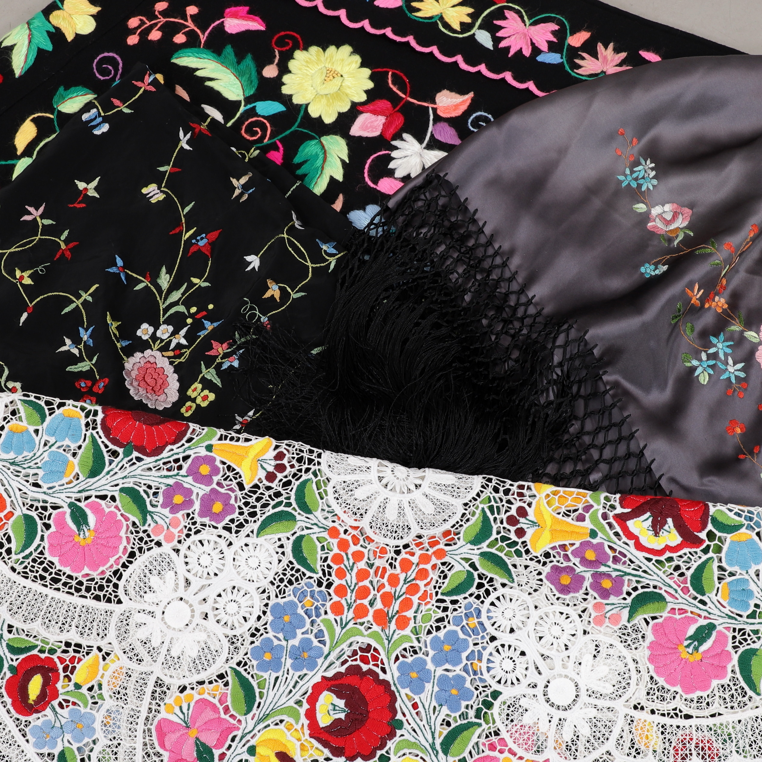 DUKAR mm, 4 st, med brodyr, 1900-tal.