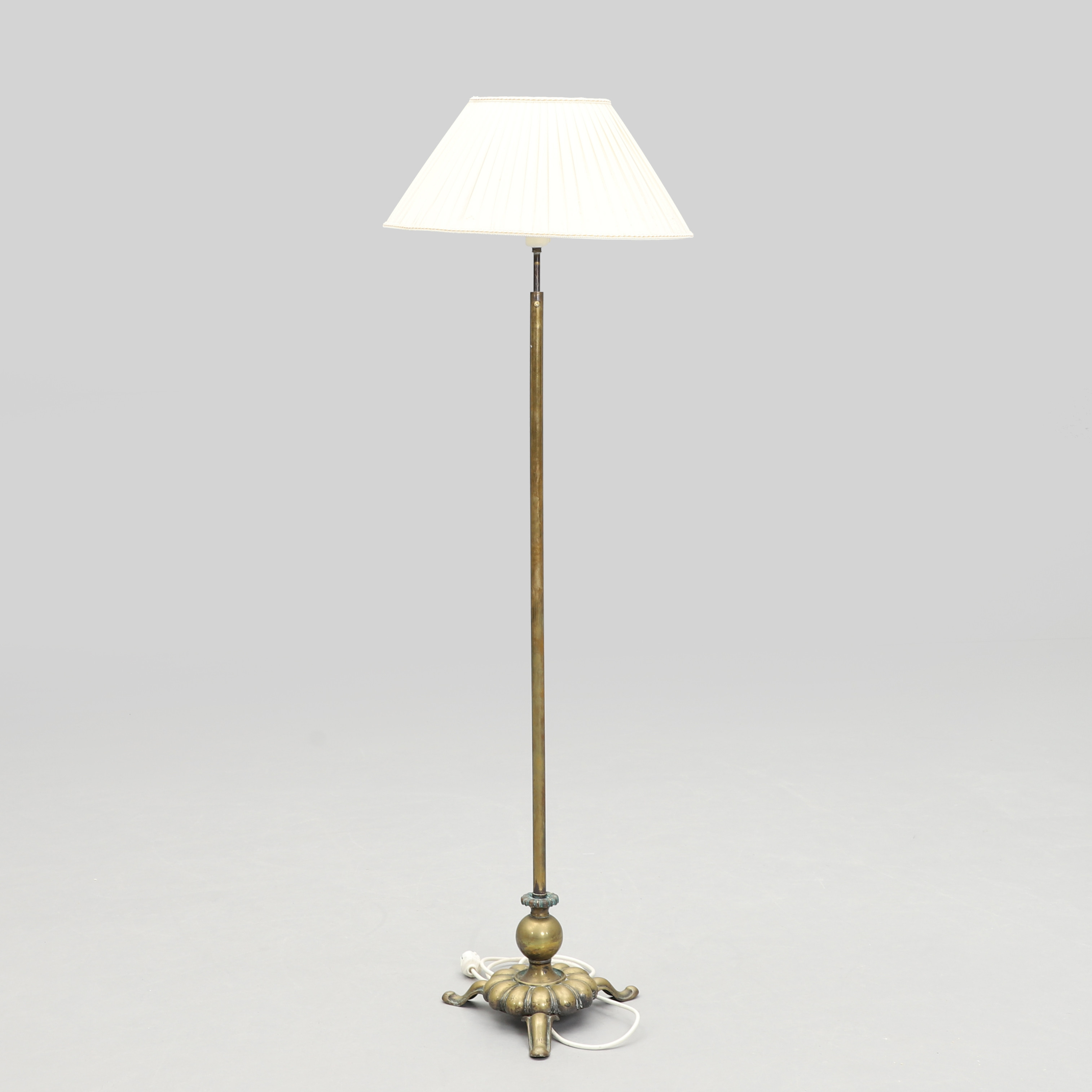 GOLVLAMPA, mässing, Swedish modern. 1900-talets mitt.