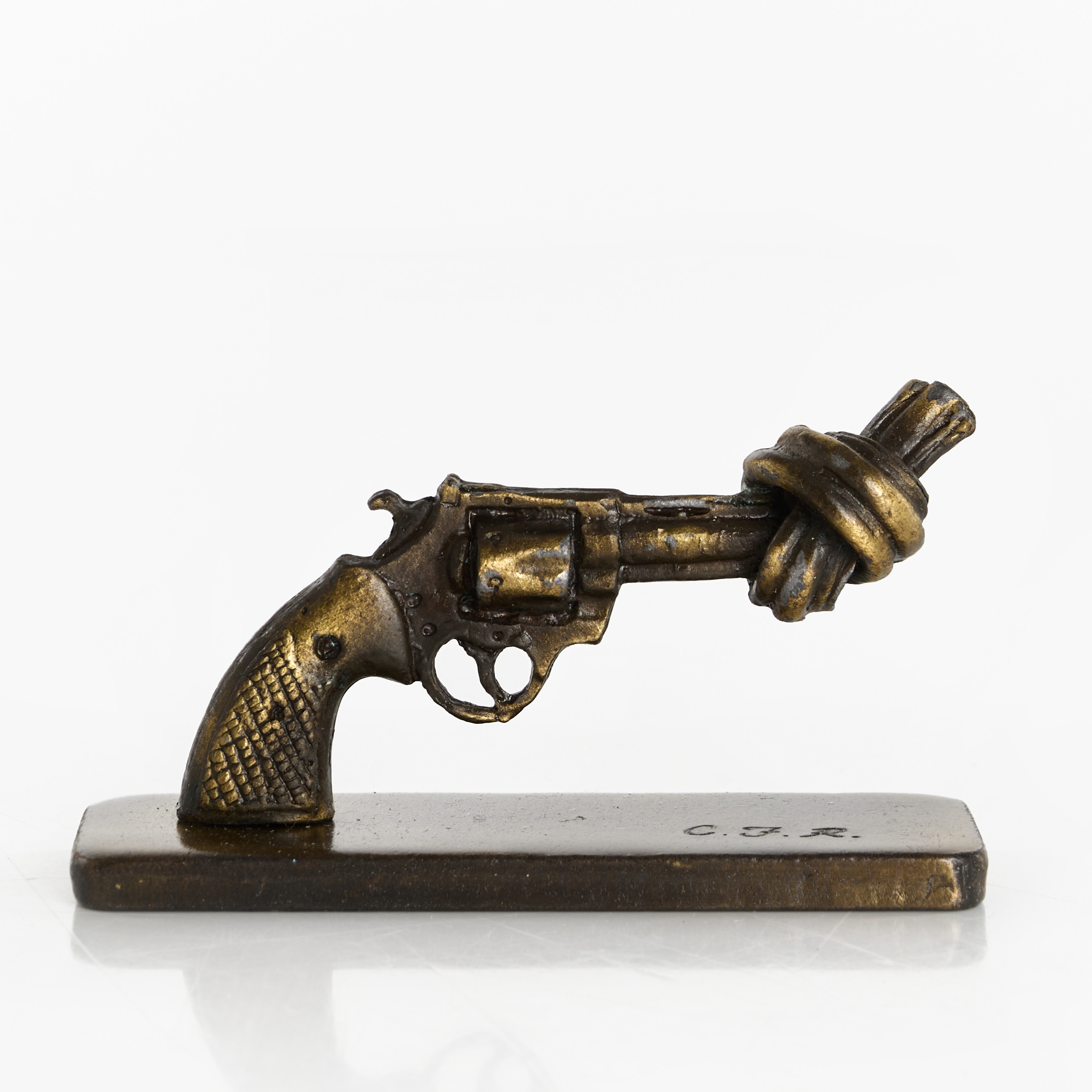 CARL FREDRIK REUTERSWÄRD. "Non-Violence", monogramsignerad, skulptur, The UN PEACE SYMBOL, för United Nations (UN).