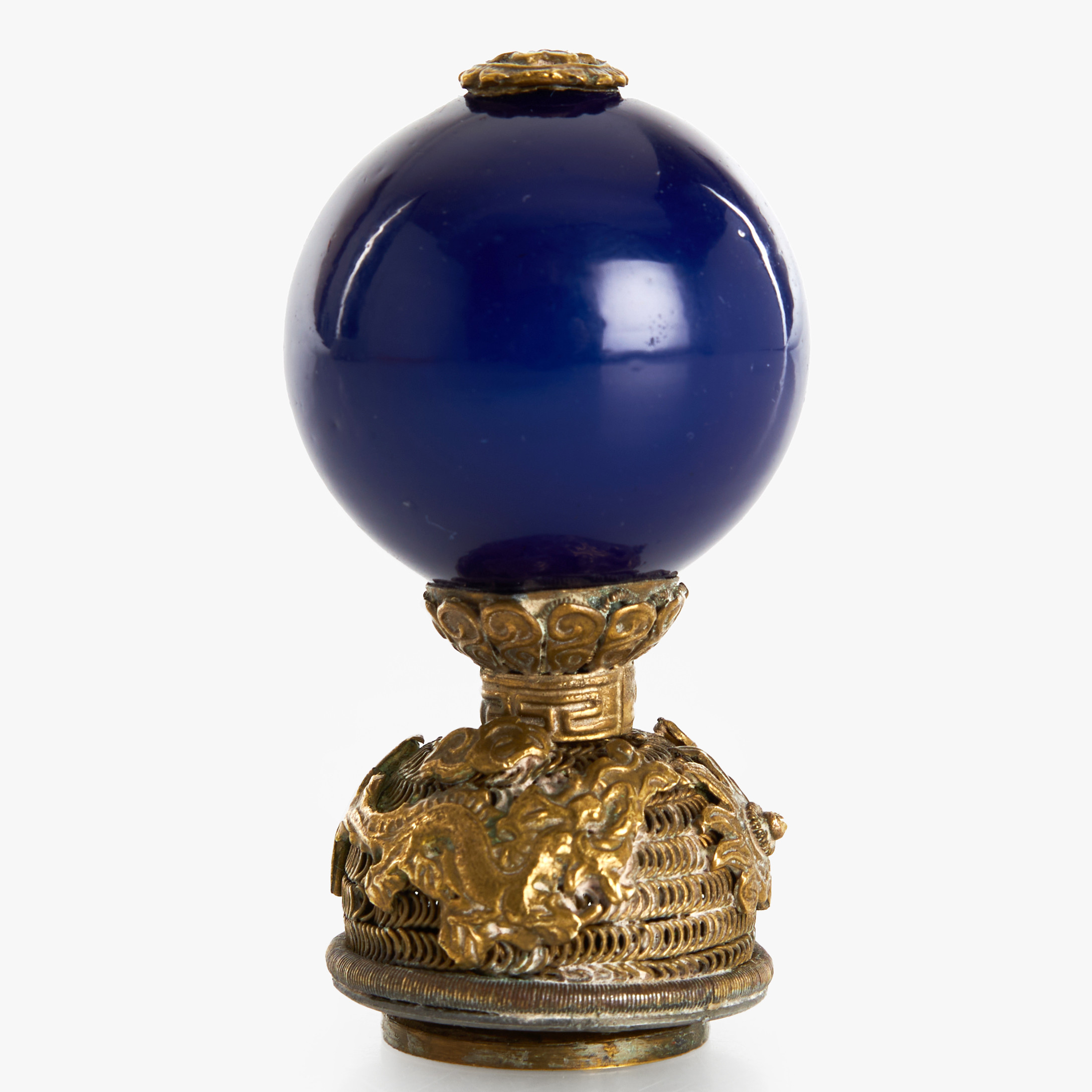 MANDARINKNAPP, Kina, sen Qing-dynasti (1644–1912), brons, blåglaserat porslin, omkring 1900.