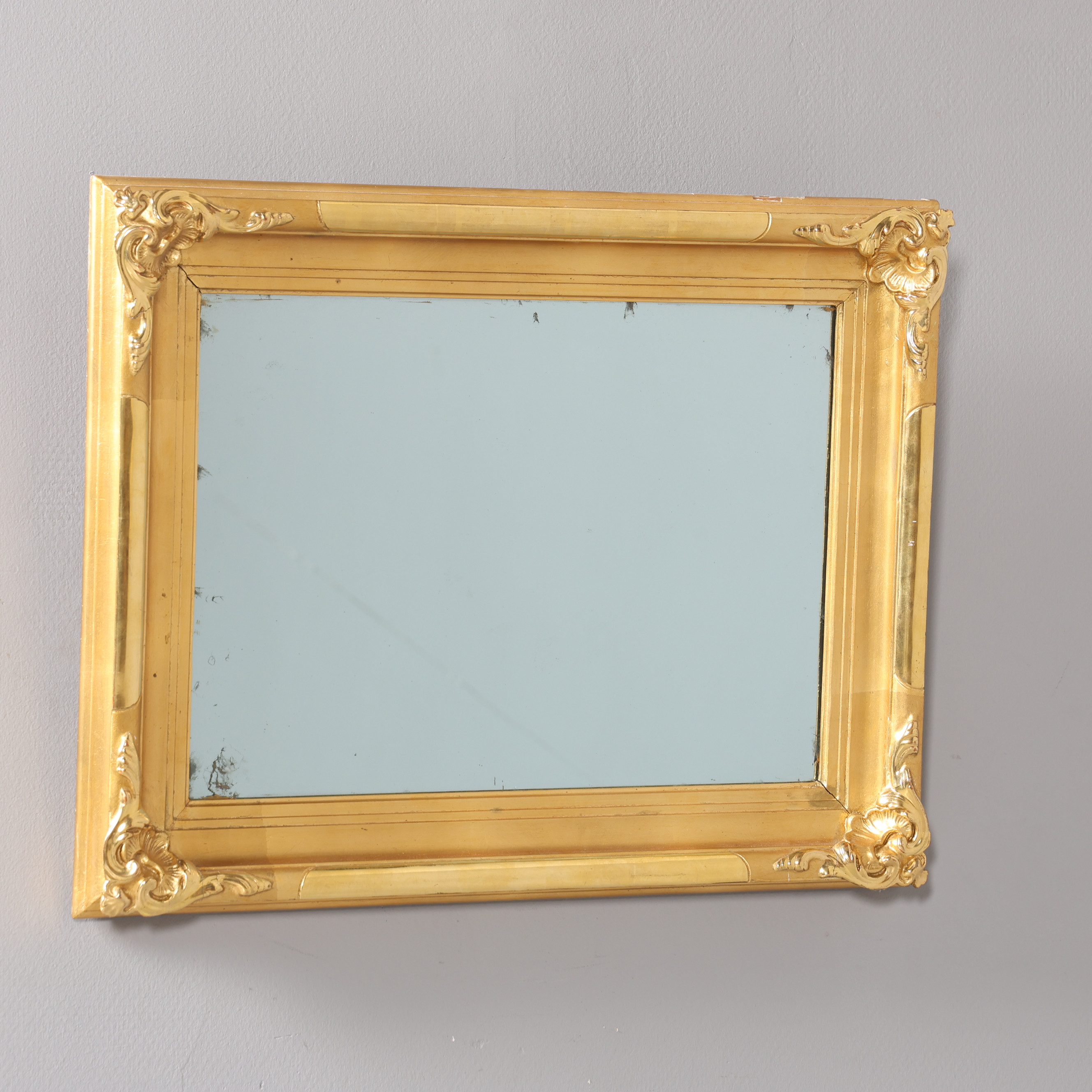 SPEGEL, förgylld träram, 1900-tal, rokokostil.