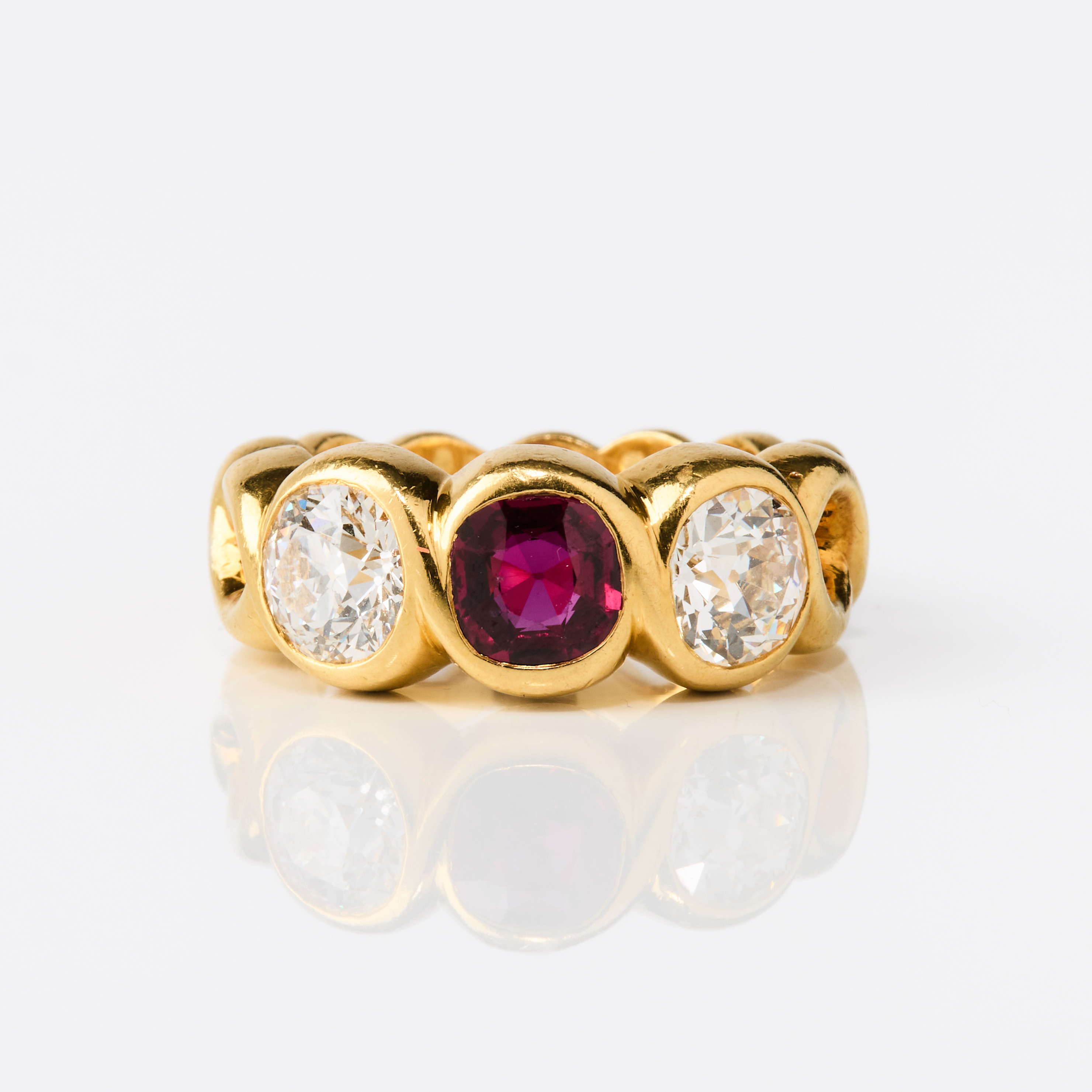 GATTLE. Ring, 18K guld, rubin och diamanter, USA 1910/20-tal.