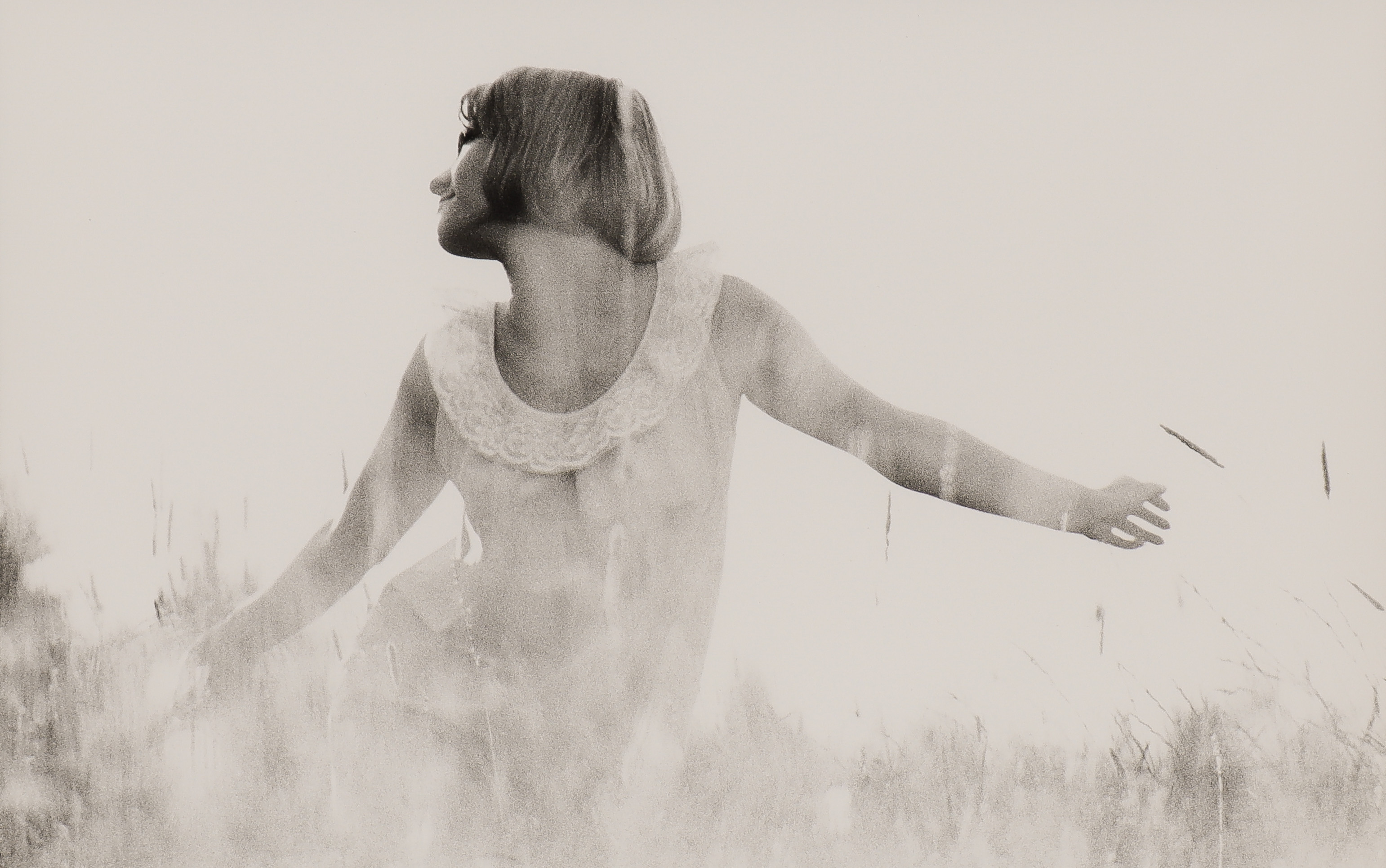 NILS-ERIK WIKEBÄCK. Kvinna på äng.