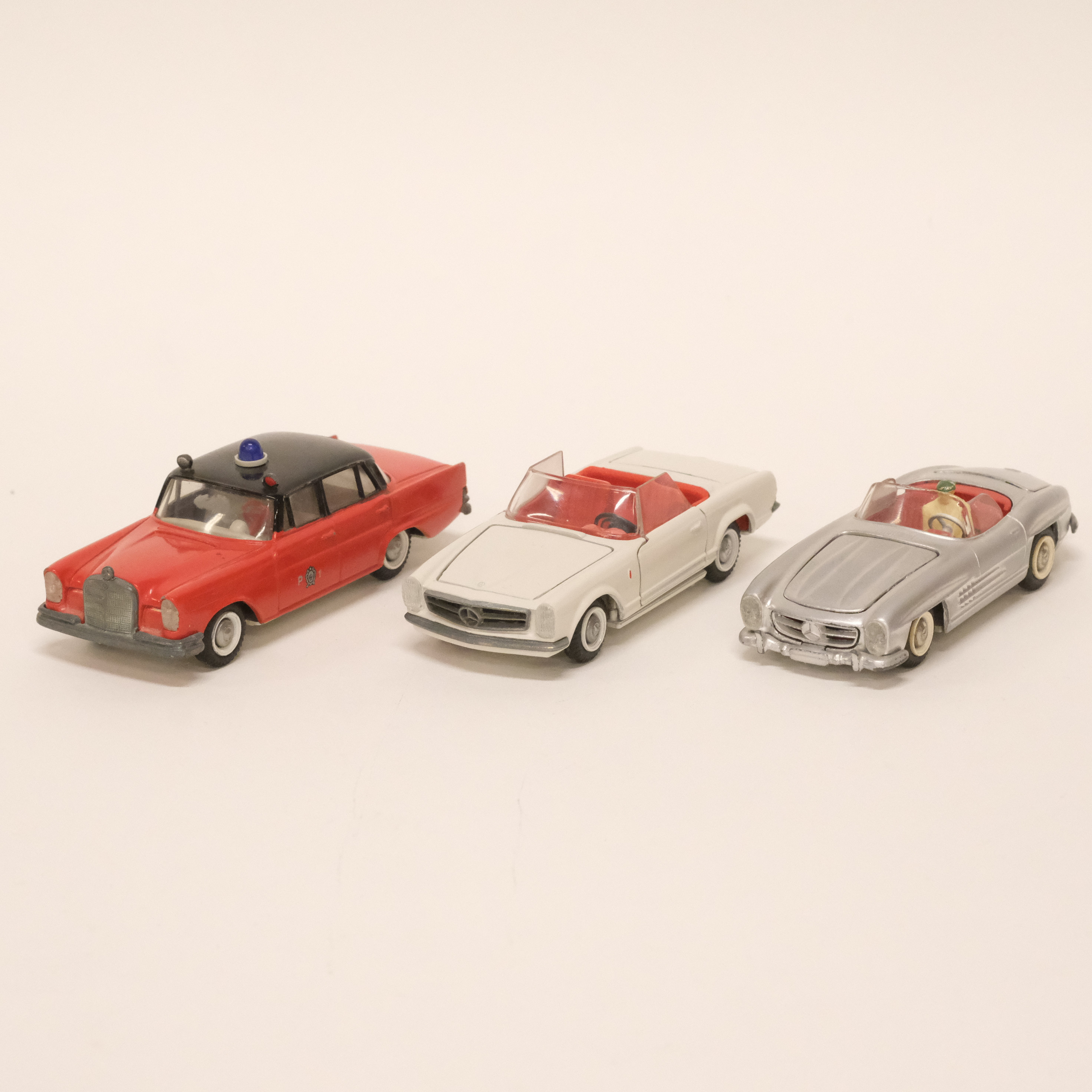 TEKNO. TRE MODELLBILAR. MERCEDES-BENZ FORDON. DANMARK.