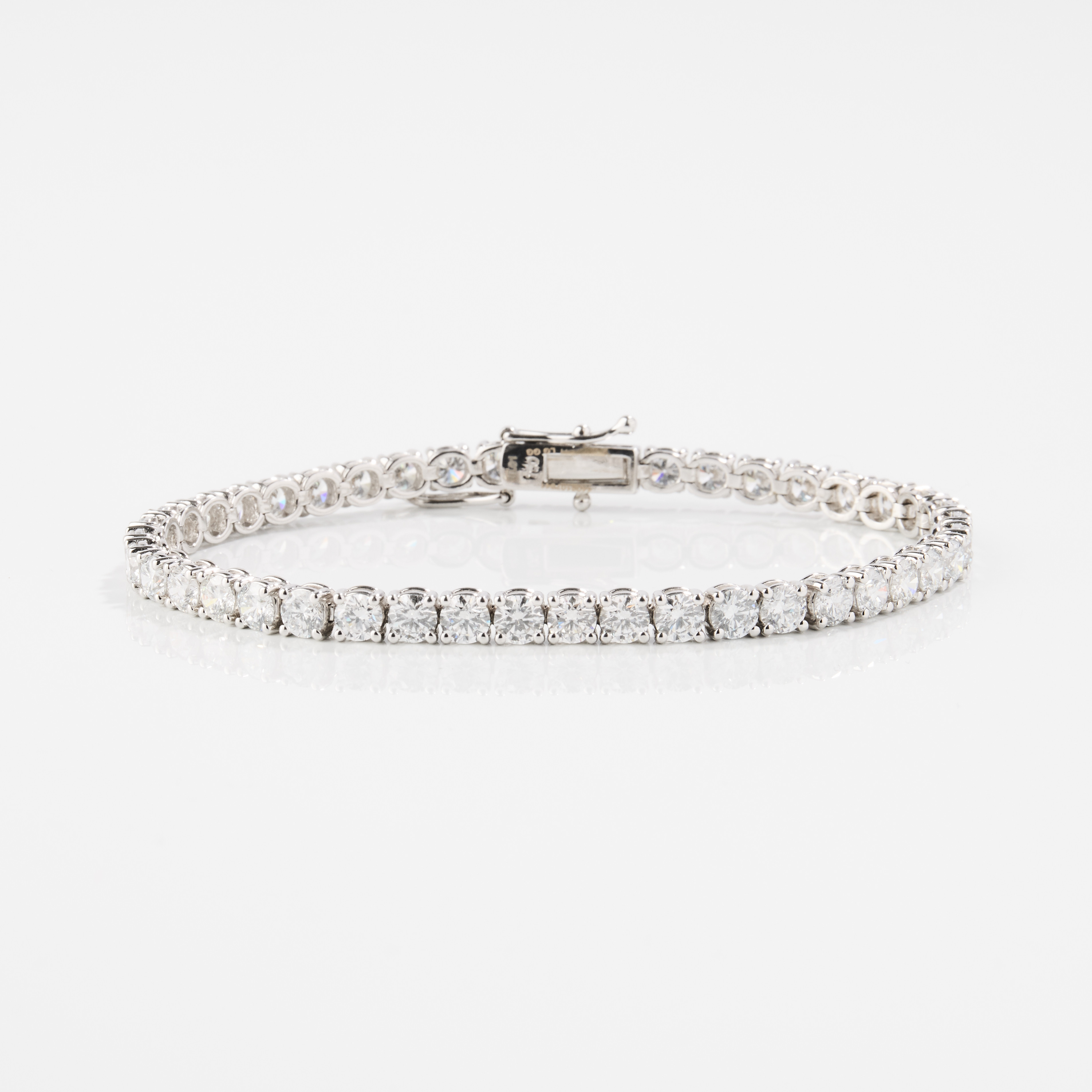 TENNISARMBAND, 18K vitguld med diamanter.