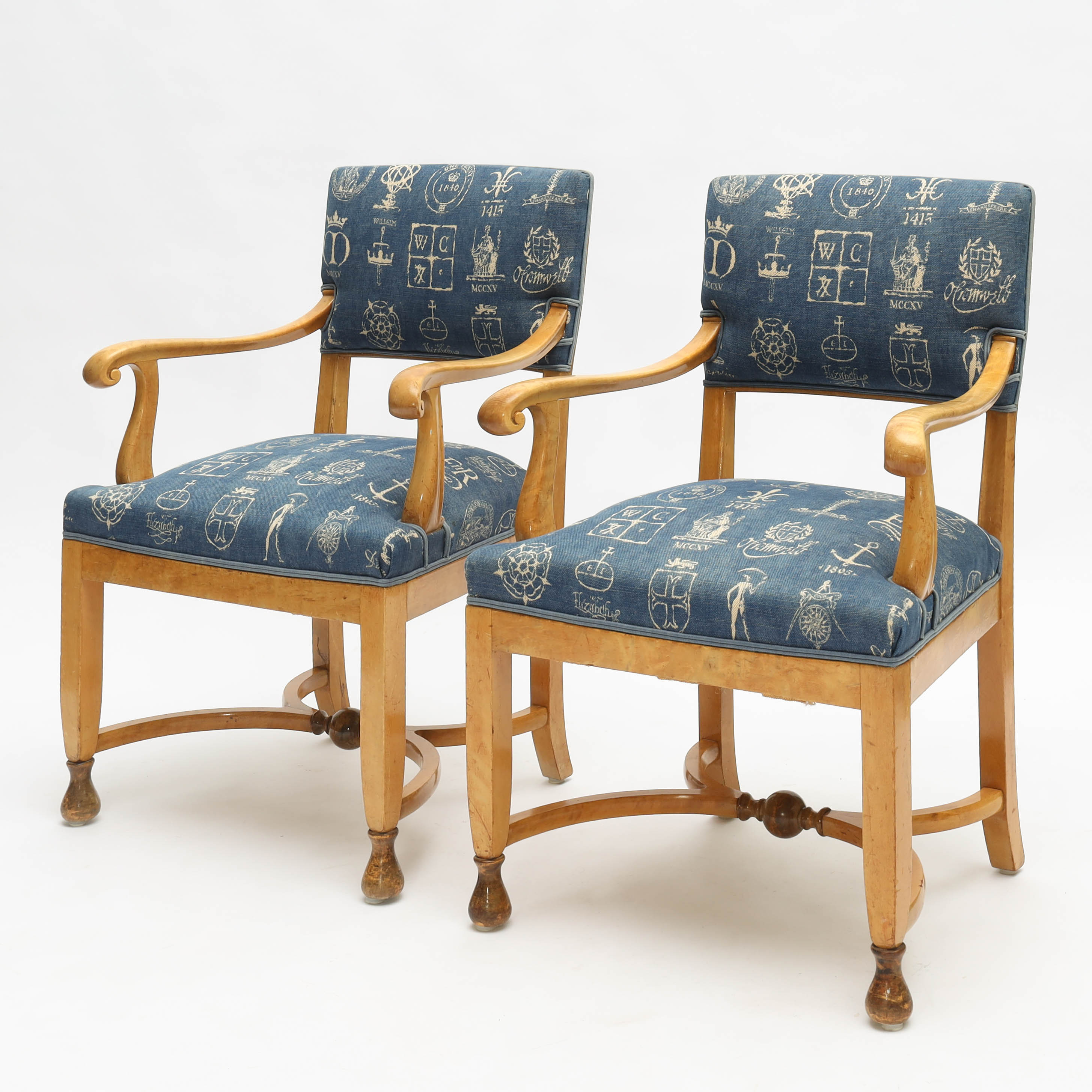 KARMFÅTÖLJER, ett par, 18/1900-tal.