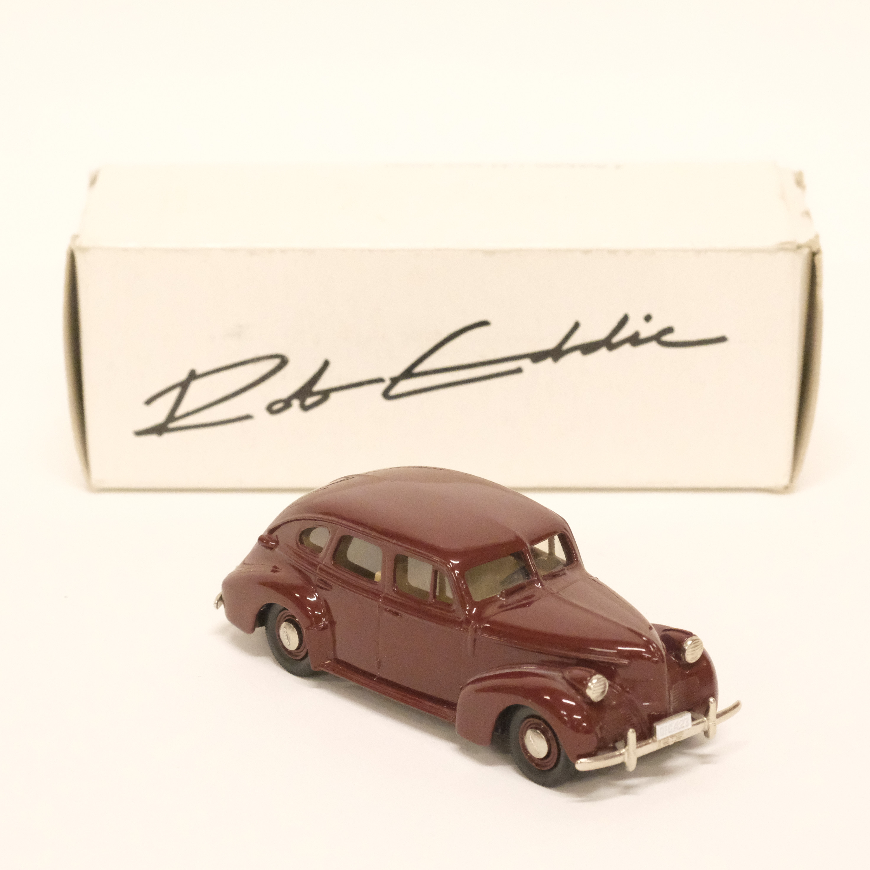 ROBEDDIE MODELS. MODELLBIL. 1950 VOLVO PV60. ENGLAND. SKALA 1:43.