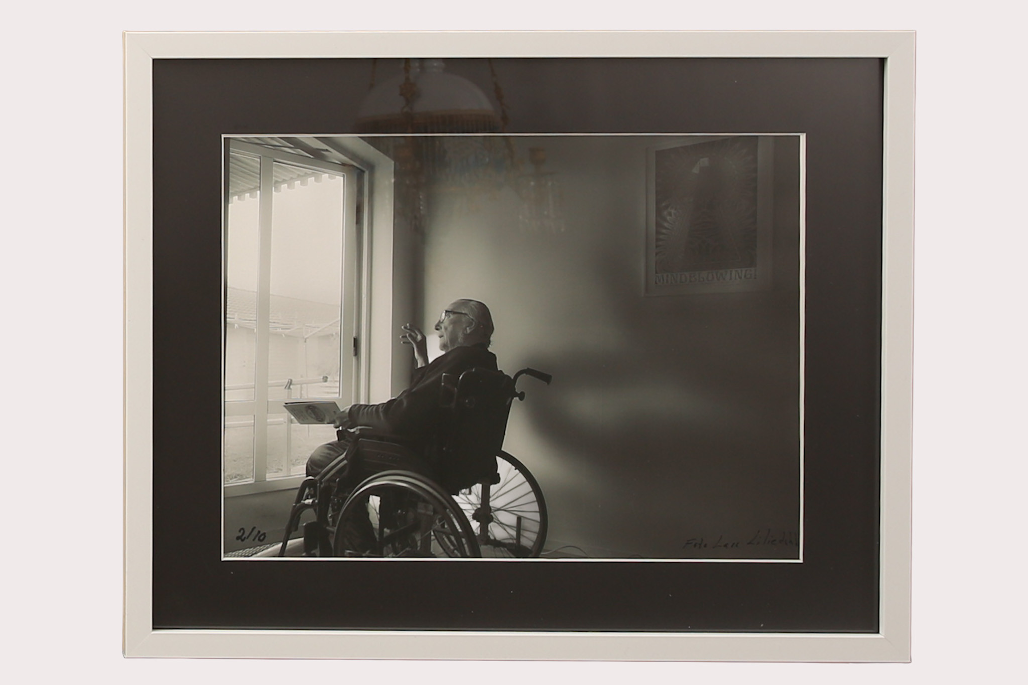 LARS LILJEDAHL. Fotografi, "Rökande betraktare", Sture Johannesson, numrerad 2/10, signerad.