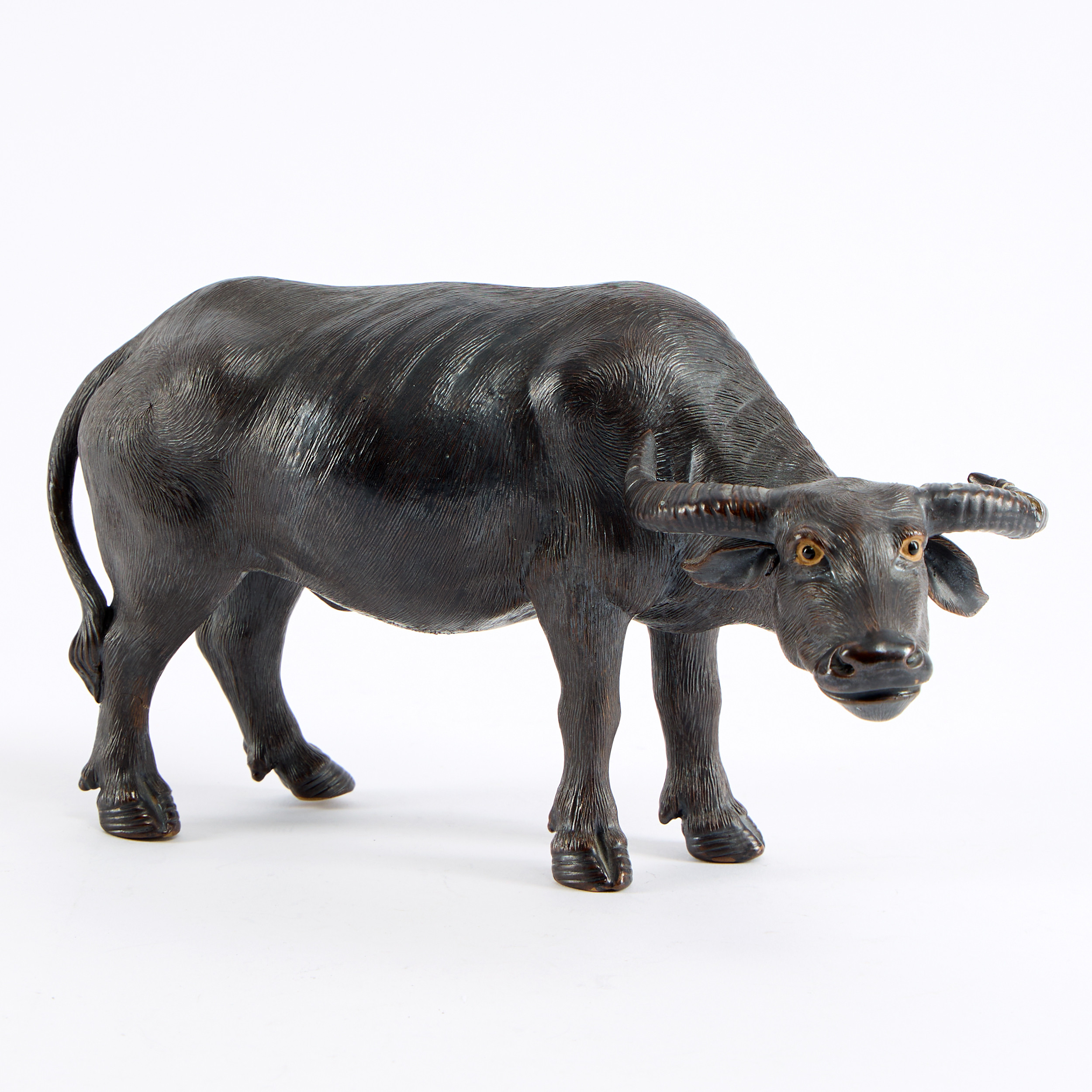 SKULPTUR vattenbuffel, Kina, 1900-tal. Keramik.