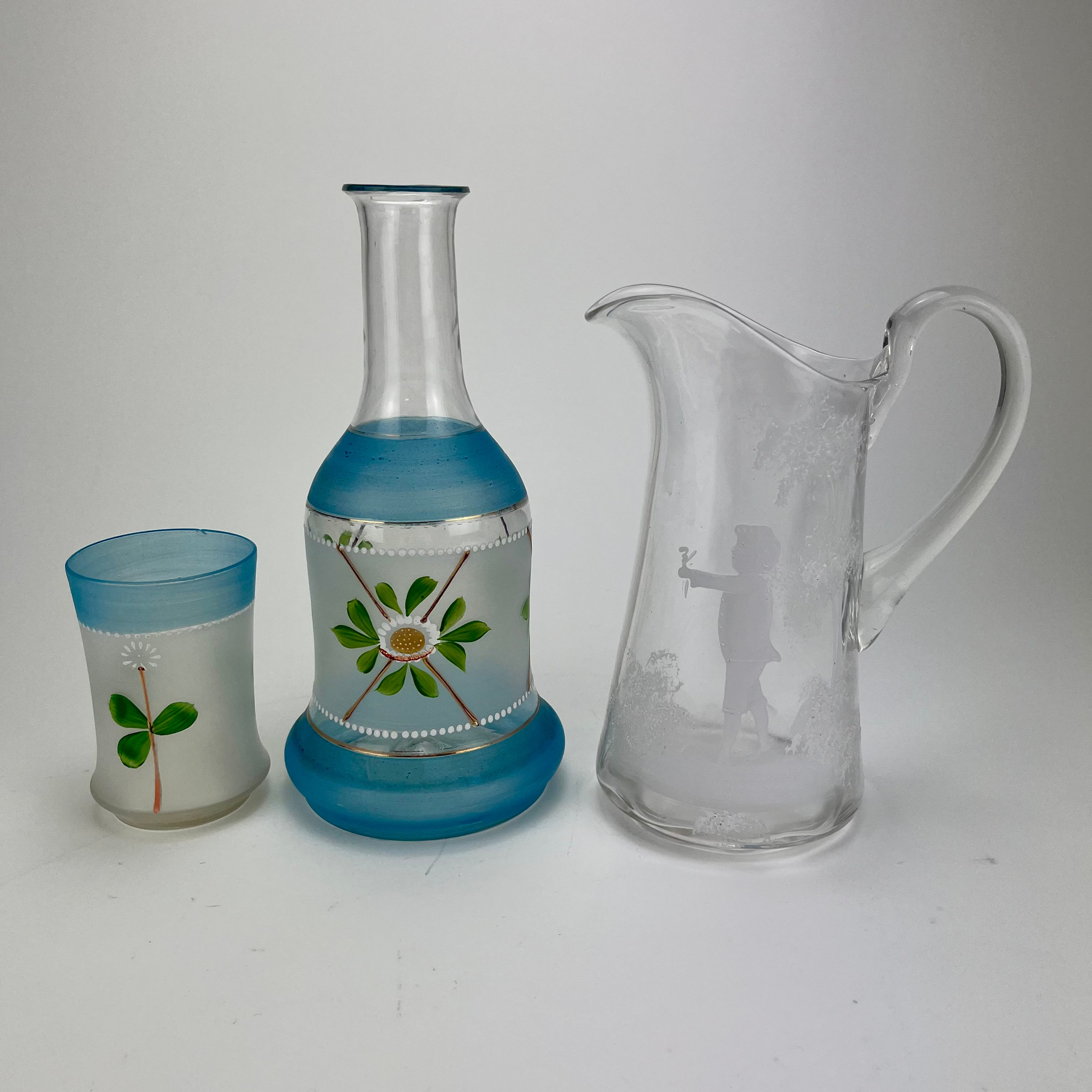KANNA, Mary Gregory-dekor, VATTENKARAFF MED GLAS, 1900-tal.