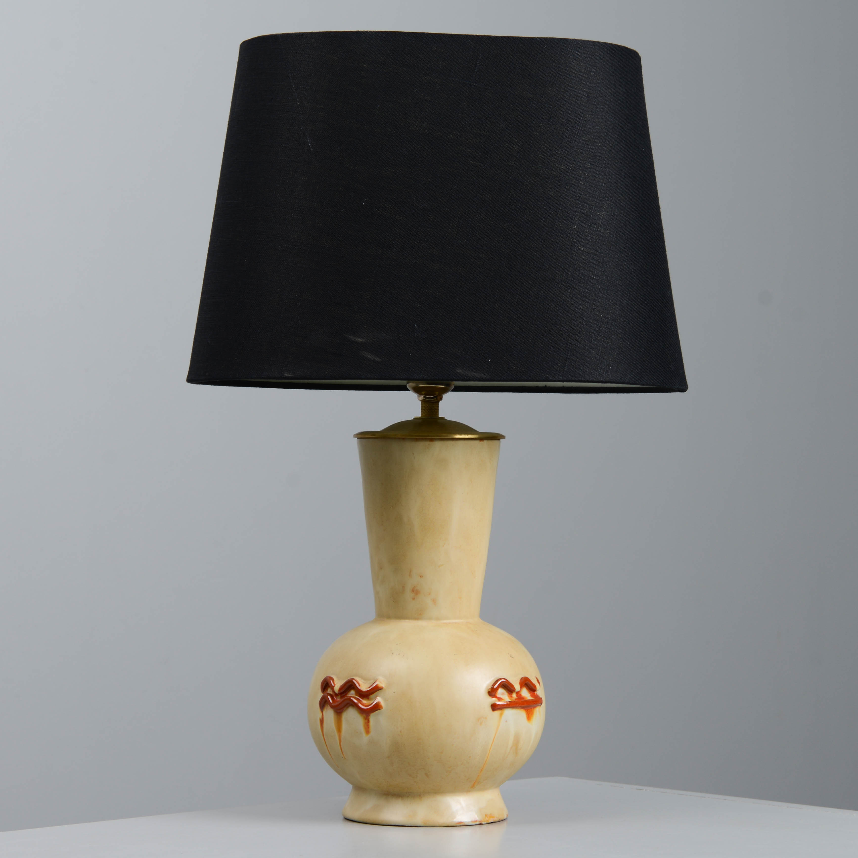 EINAR LUTERKORT. Bordslampa, modell 38, Upsala-Ekeby, 1930-38.